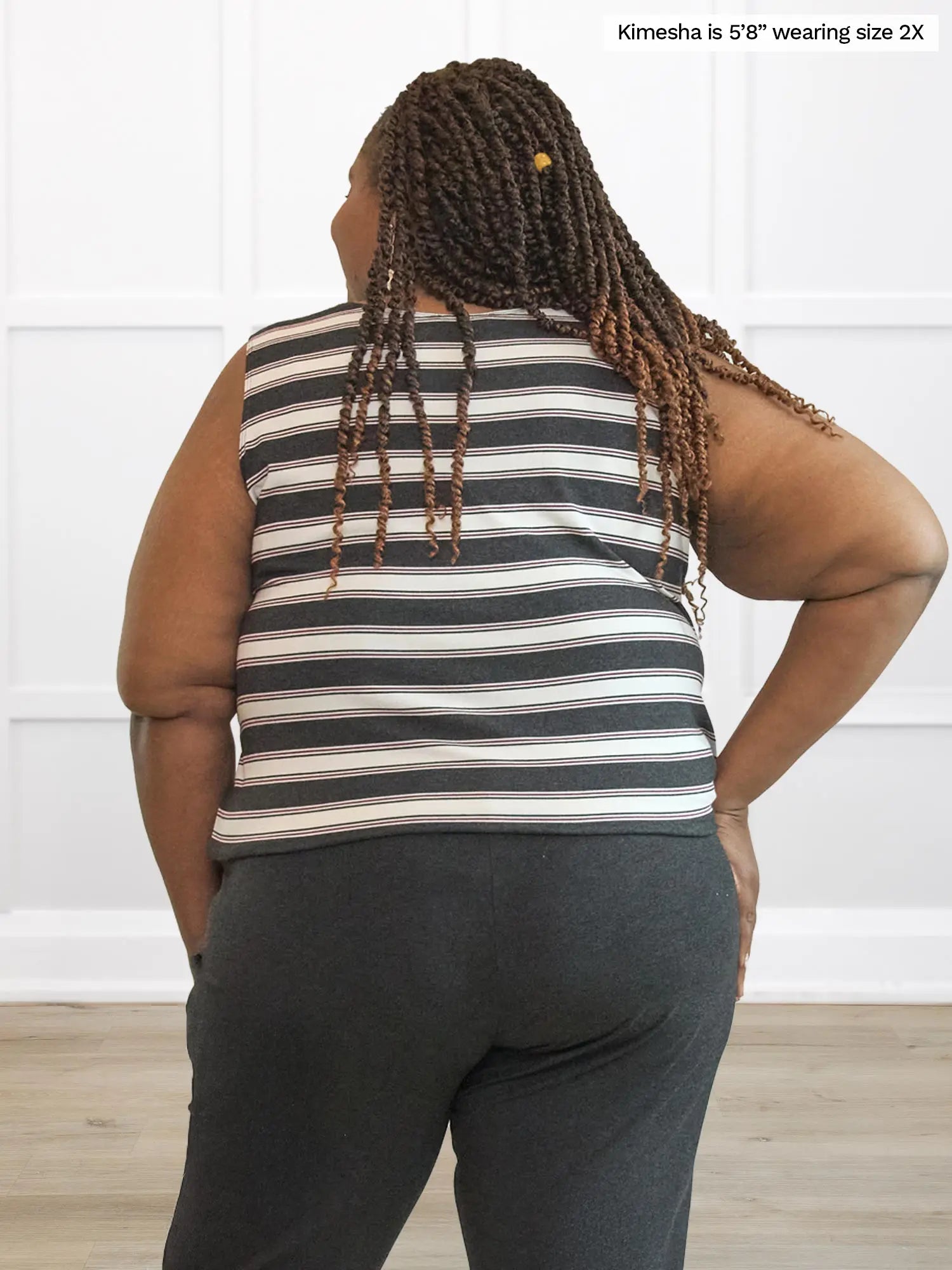 Miik model plus size Kimesha (5’8”, 3x) standing with her back towards the camera showing the back of Miik&