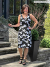 Miik founder Donna (5'6", small) wearing Miik's Jaaron reversible tank dress in white lily print 