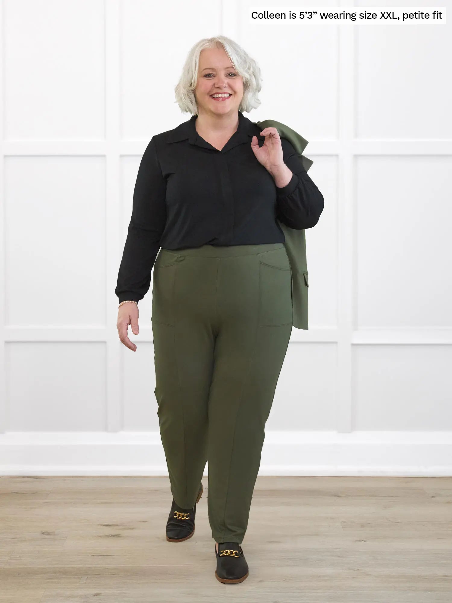 Miik model Colleen (53", xxlage) smiling wearing Miik&