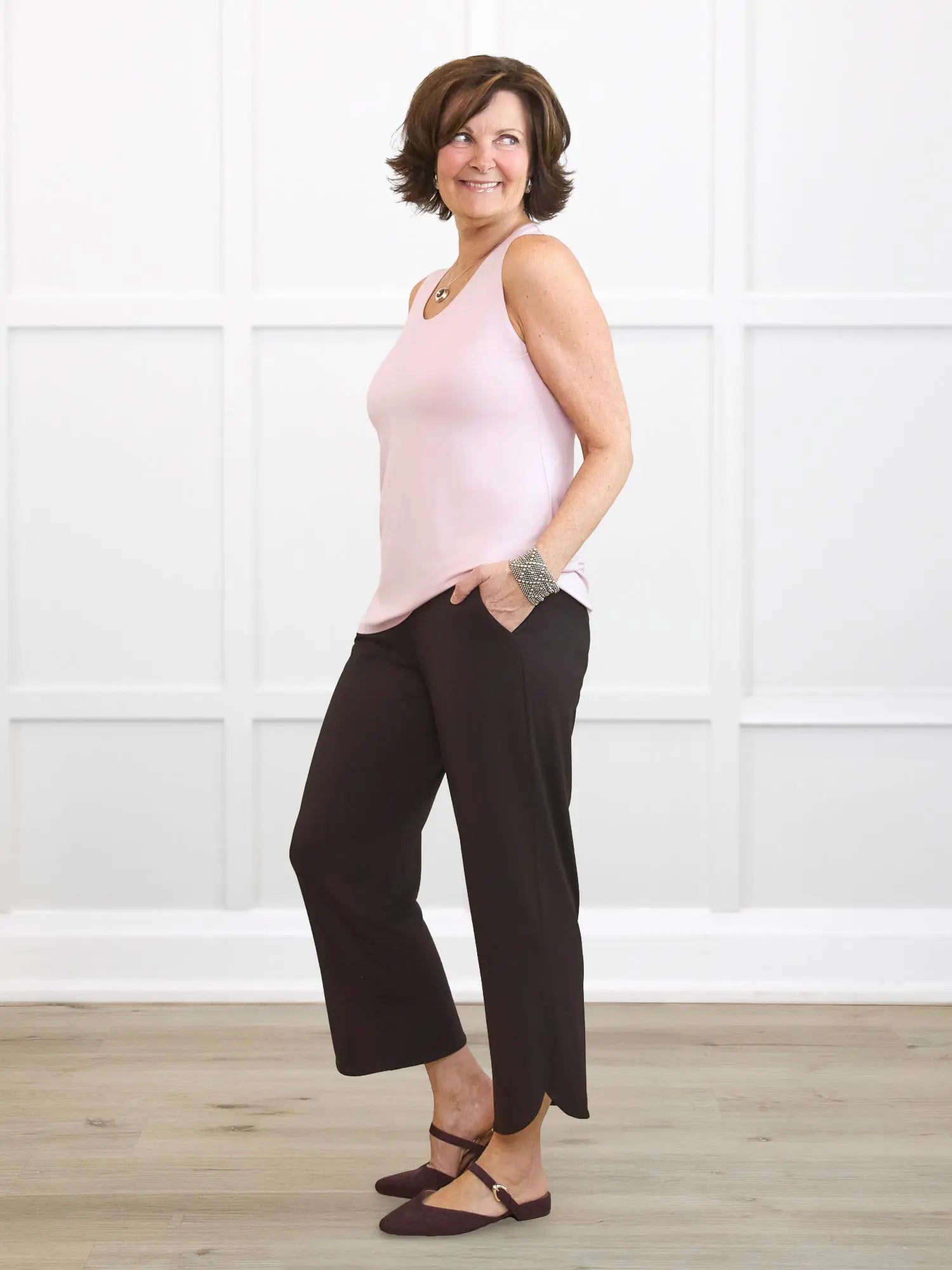 Akira tulip hem capri pant for women in Dark chocolate on model Donna, size S Regular @Donna-S-regular