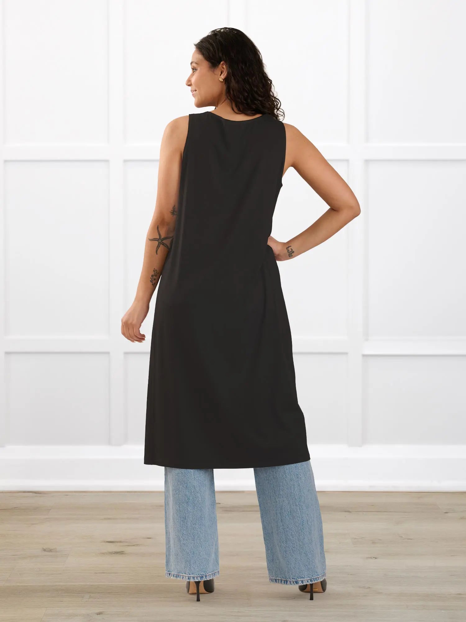 Alaya front slit sleeveless long tunic for women in Black on model Meron, size XS @Meron-XS