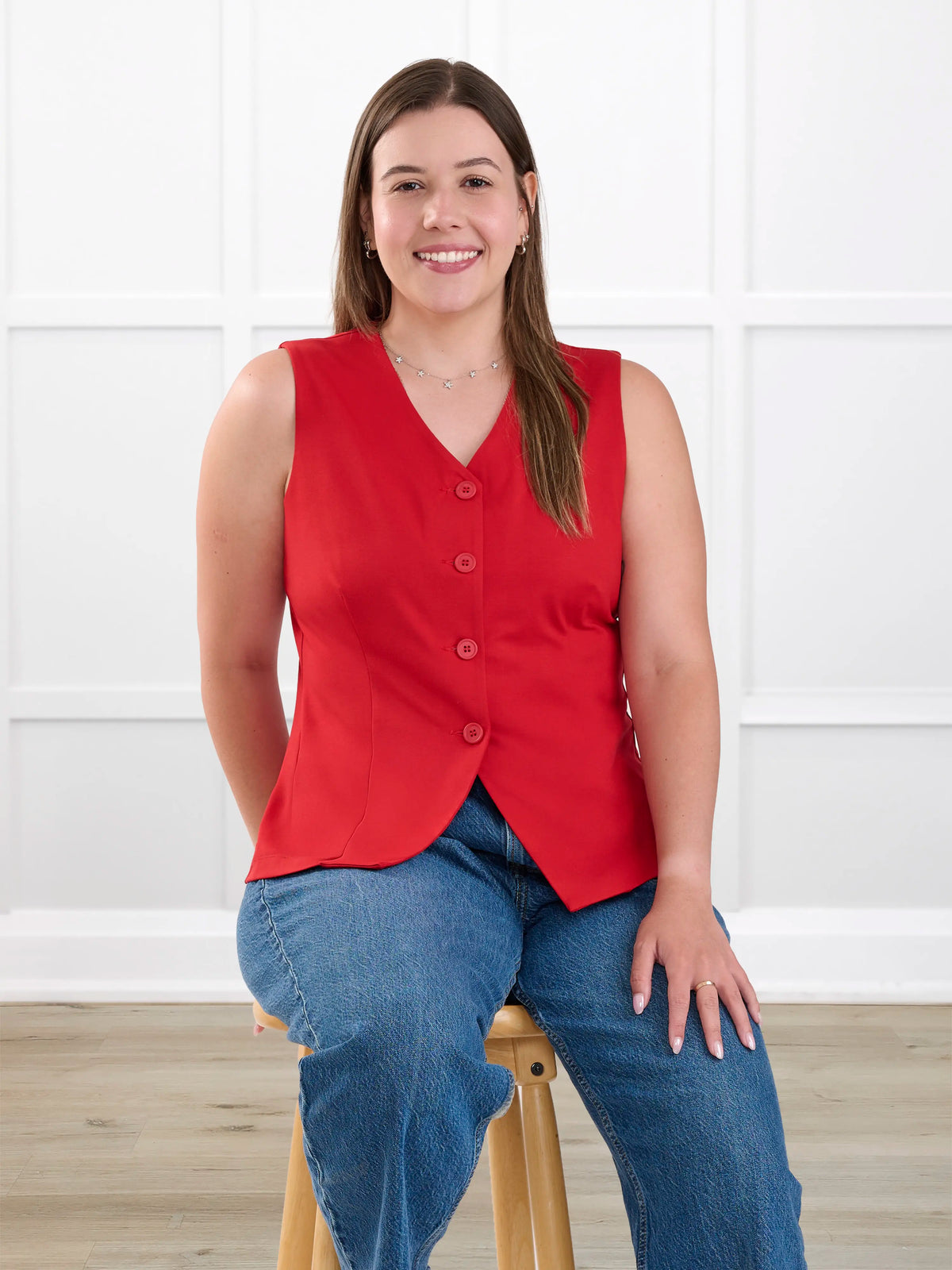 Alba tailored stretchy vest for women in Chili on model Christal, size S @Christal-S