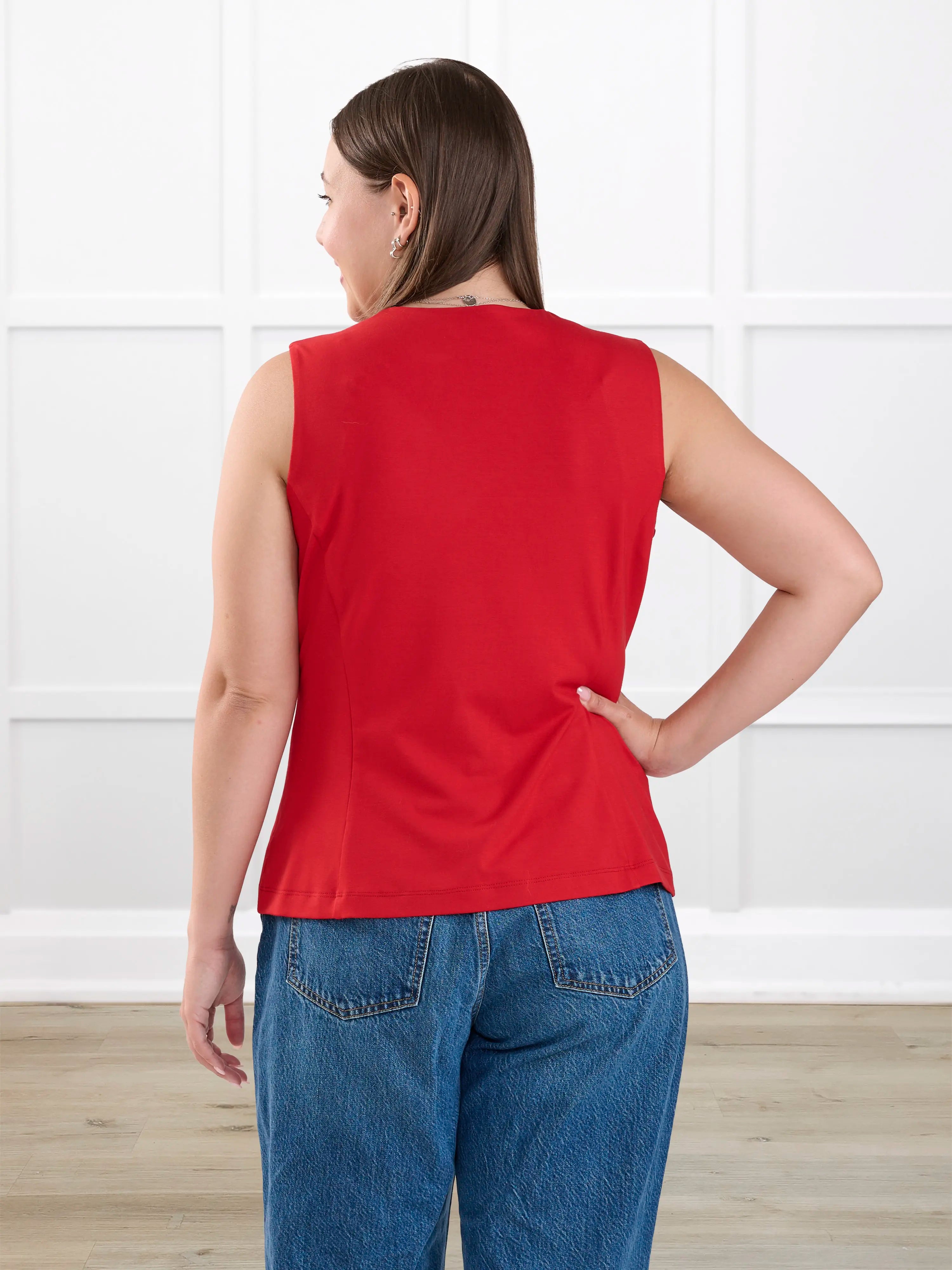 Alba tailored stretchy vest for women in Chili on model Christal, size S @Christal-S