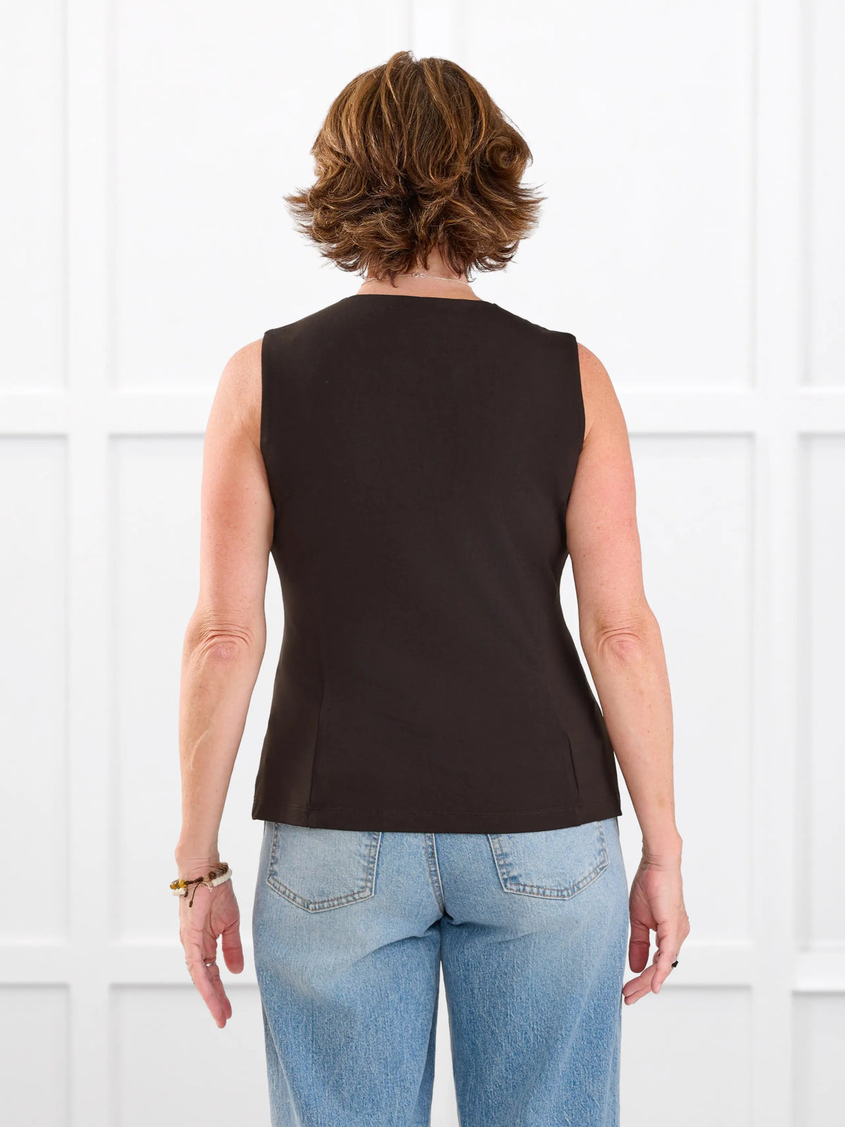 Alba tailored stretchy vest for women in Dark chocolate on model Donna, size S @Donna-S