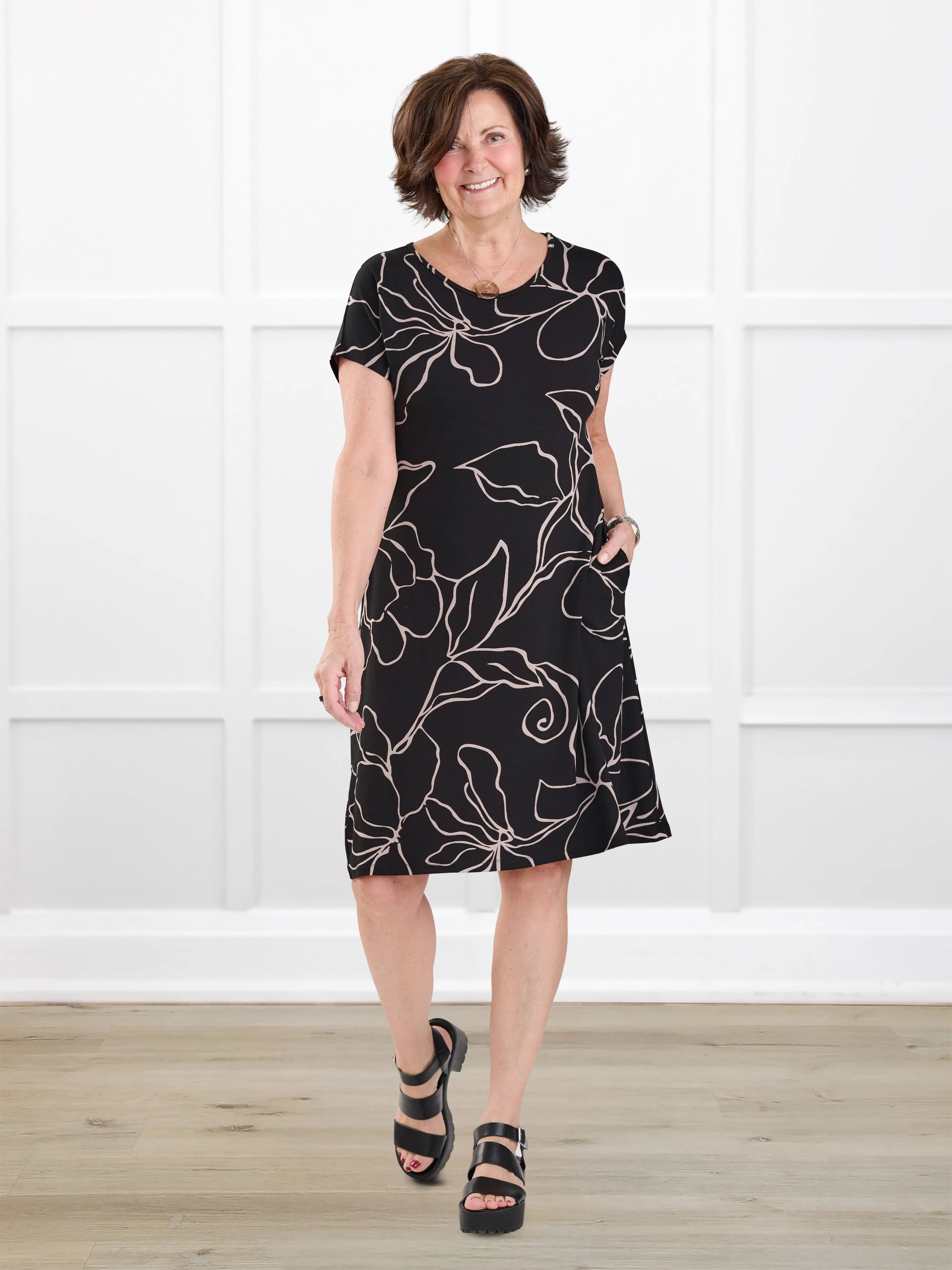 Aleeza t shirt dress with pockets for women in Contour floral on model Donna, size S @Donna-S