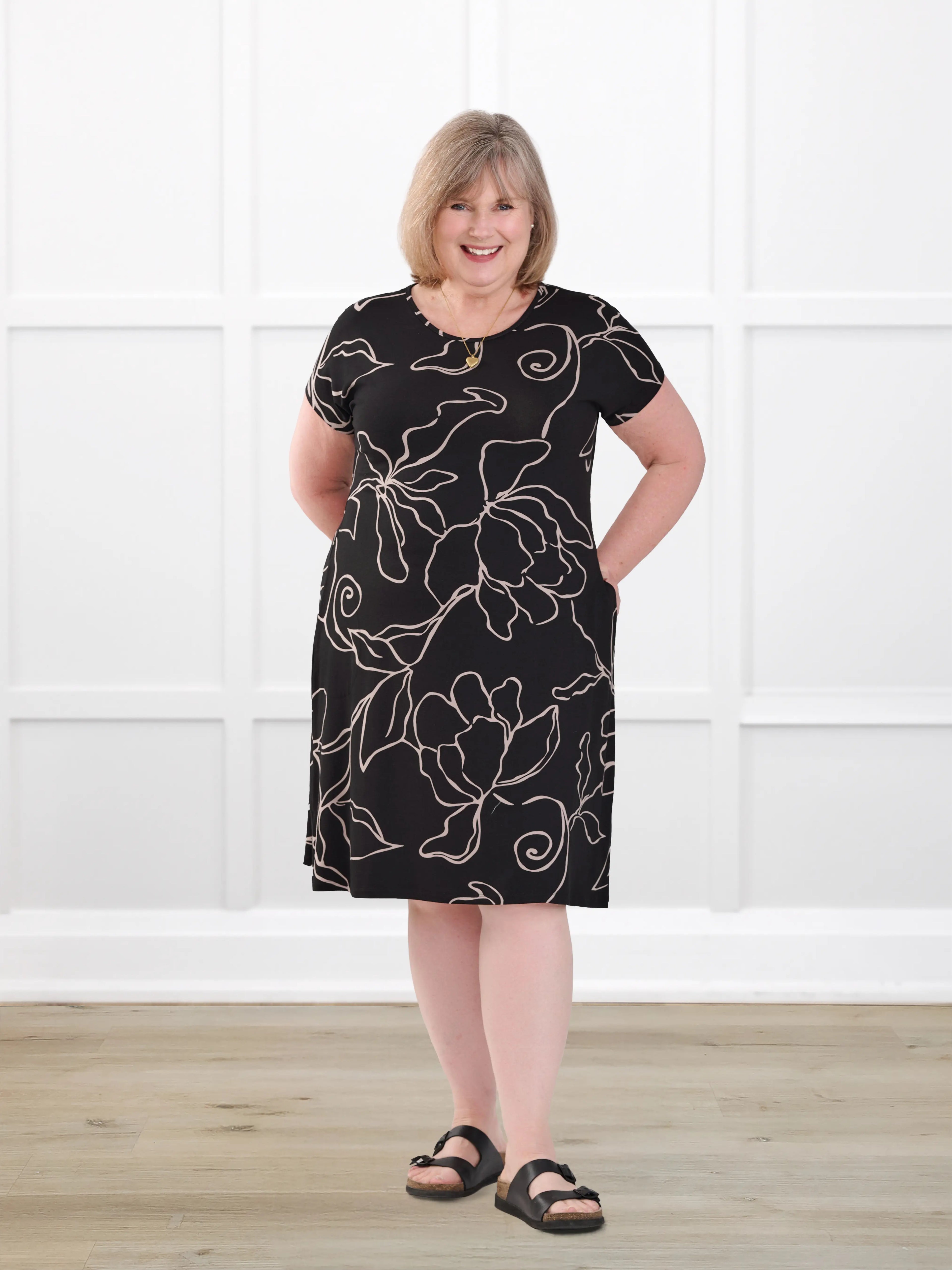 Aleeza t shirt dress with pockets for women in Contour floral on model Laurie, size XXL @Laurie-XXL