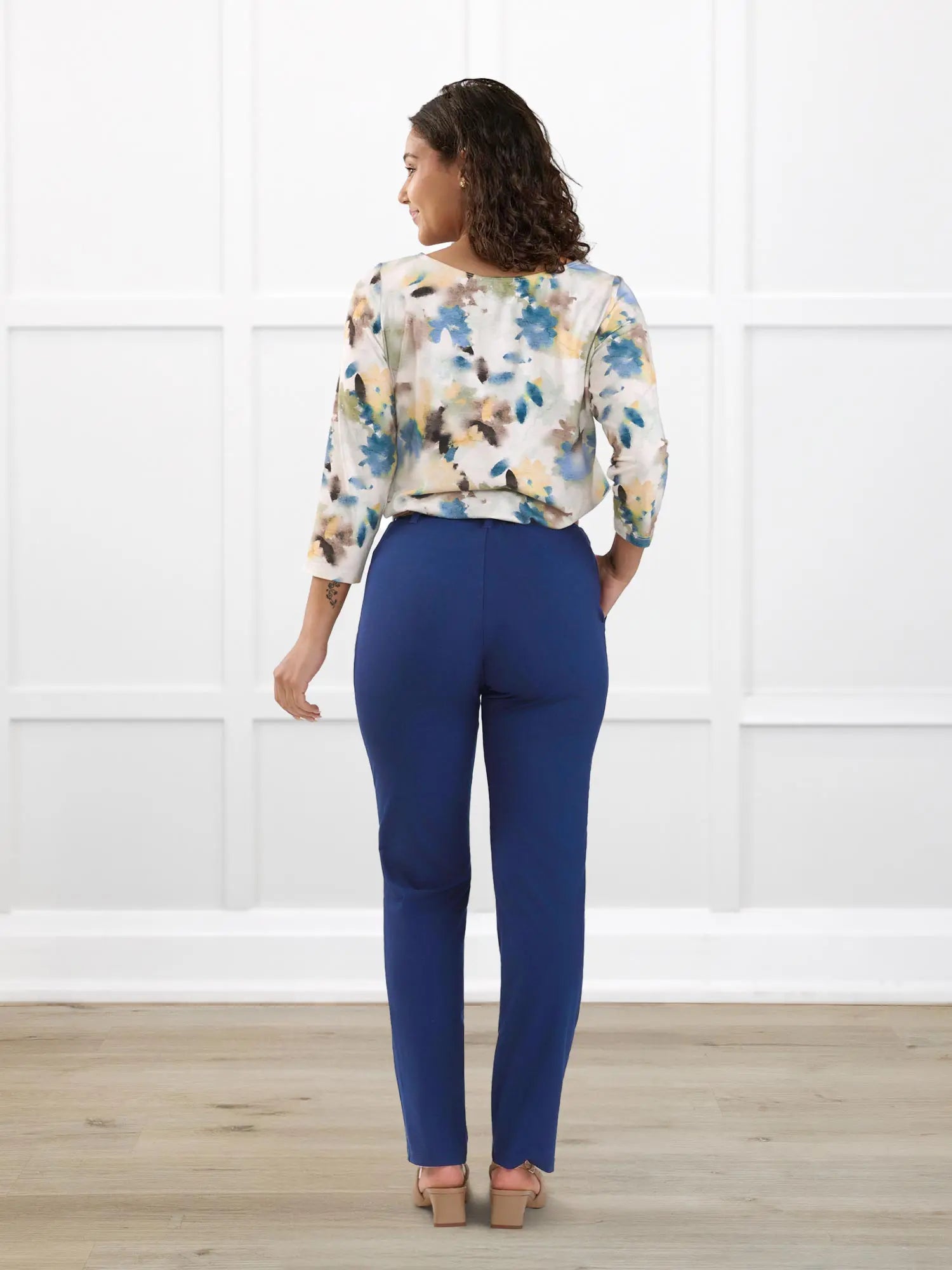 Asia mid rise slim pant for women in Marine blue on model Meron, size XS Regular @Meron-XS-regular
