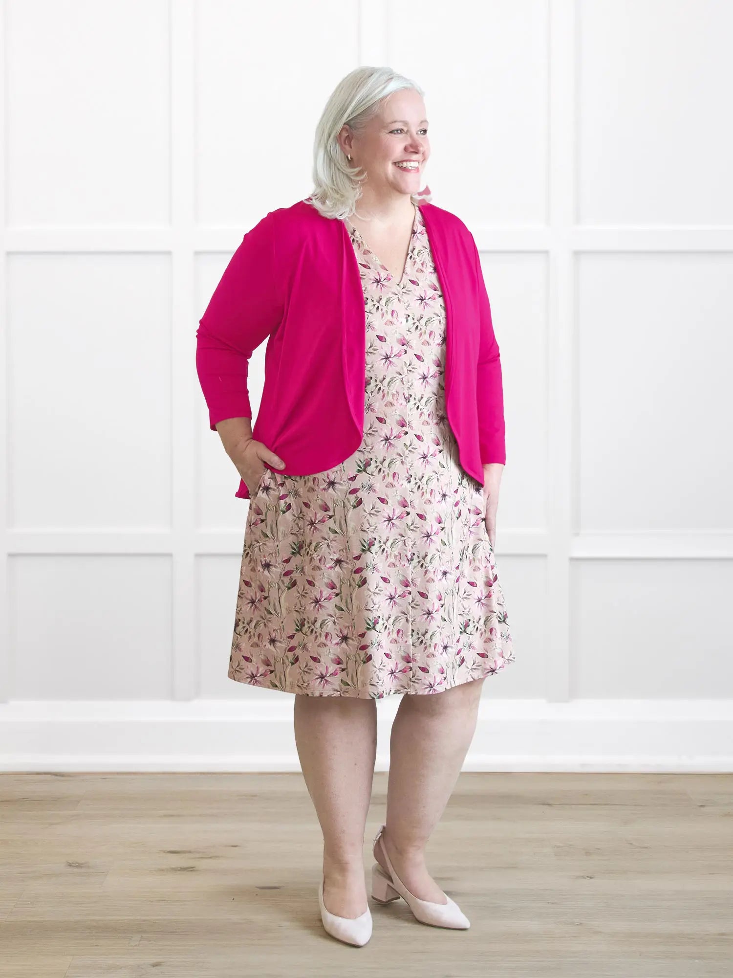 Bevlyn sleeveless v neck pocket dress 00 in Wild magnolia on model Colleen, size XXL @Colleen-XXL