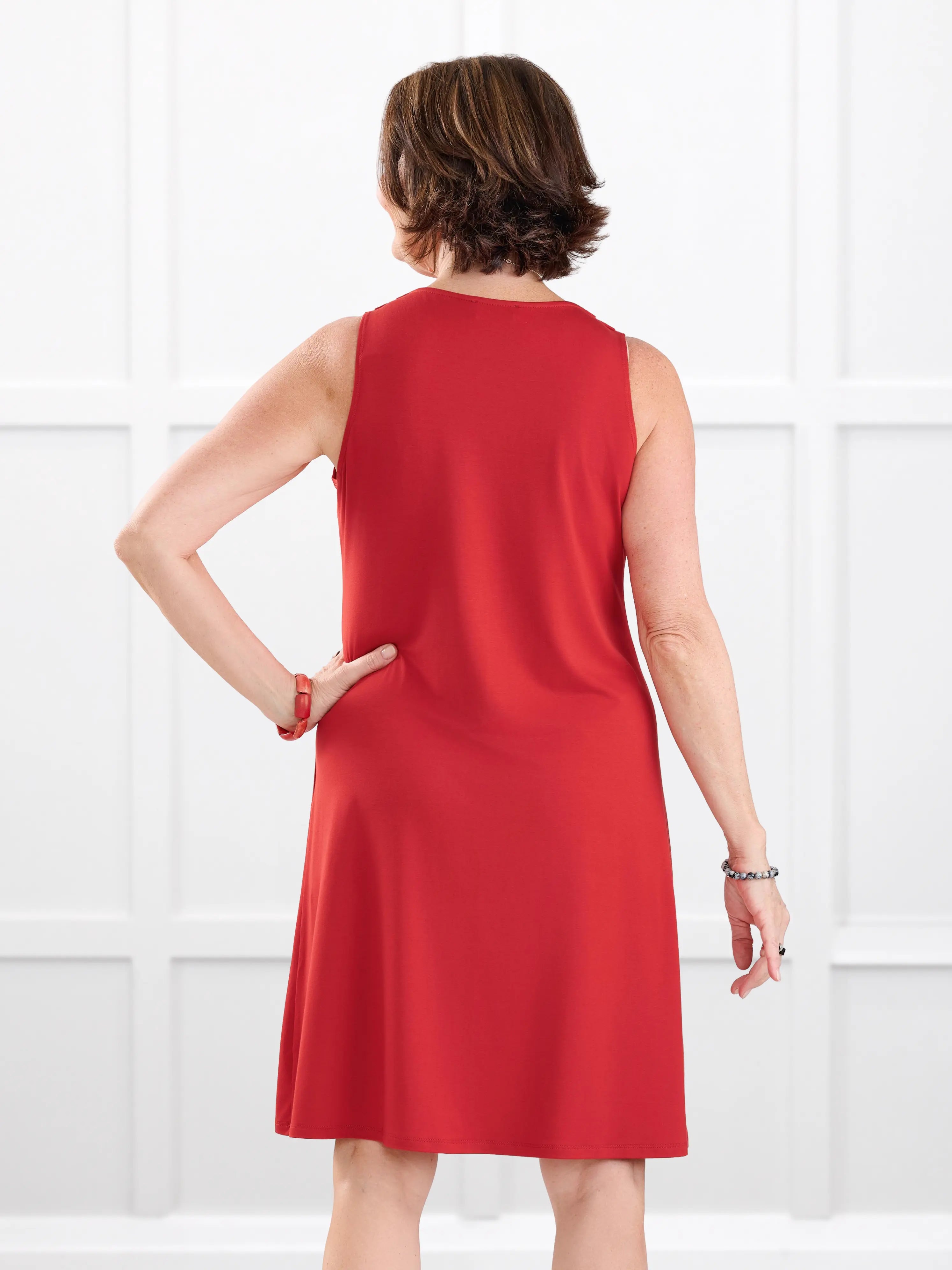 Bevlyn sleeveless v neck pocket dress in Chili on model Donna, size S @Donna-S