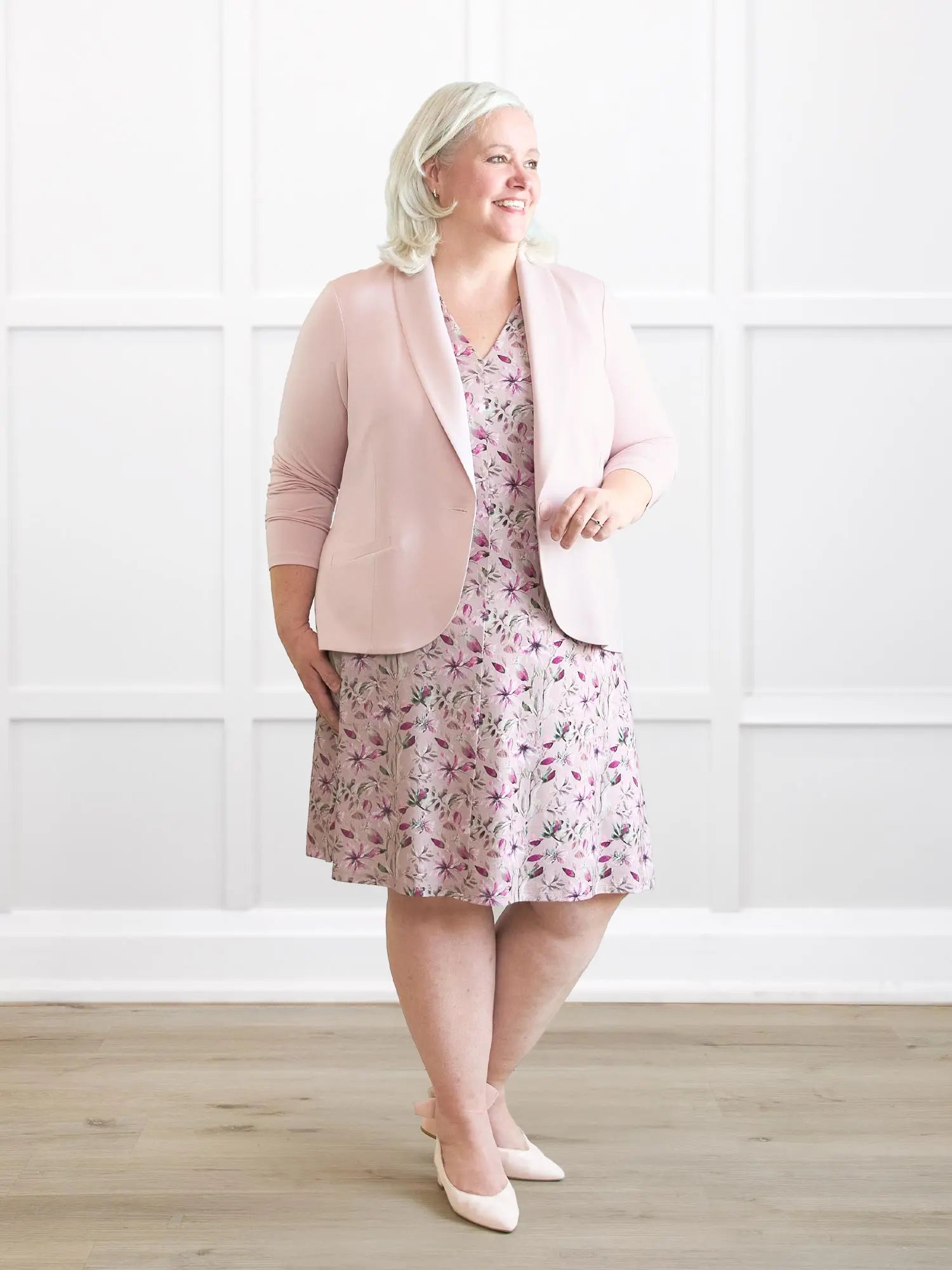 Bevlyn sleeveless v neck pocket dress in Wild magnolia on model Colleen, size XXL @Colleen-XXL