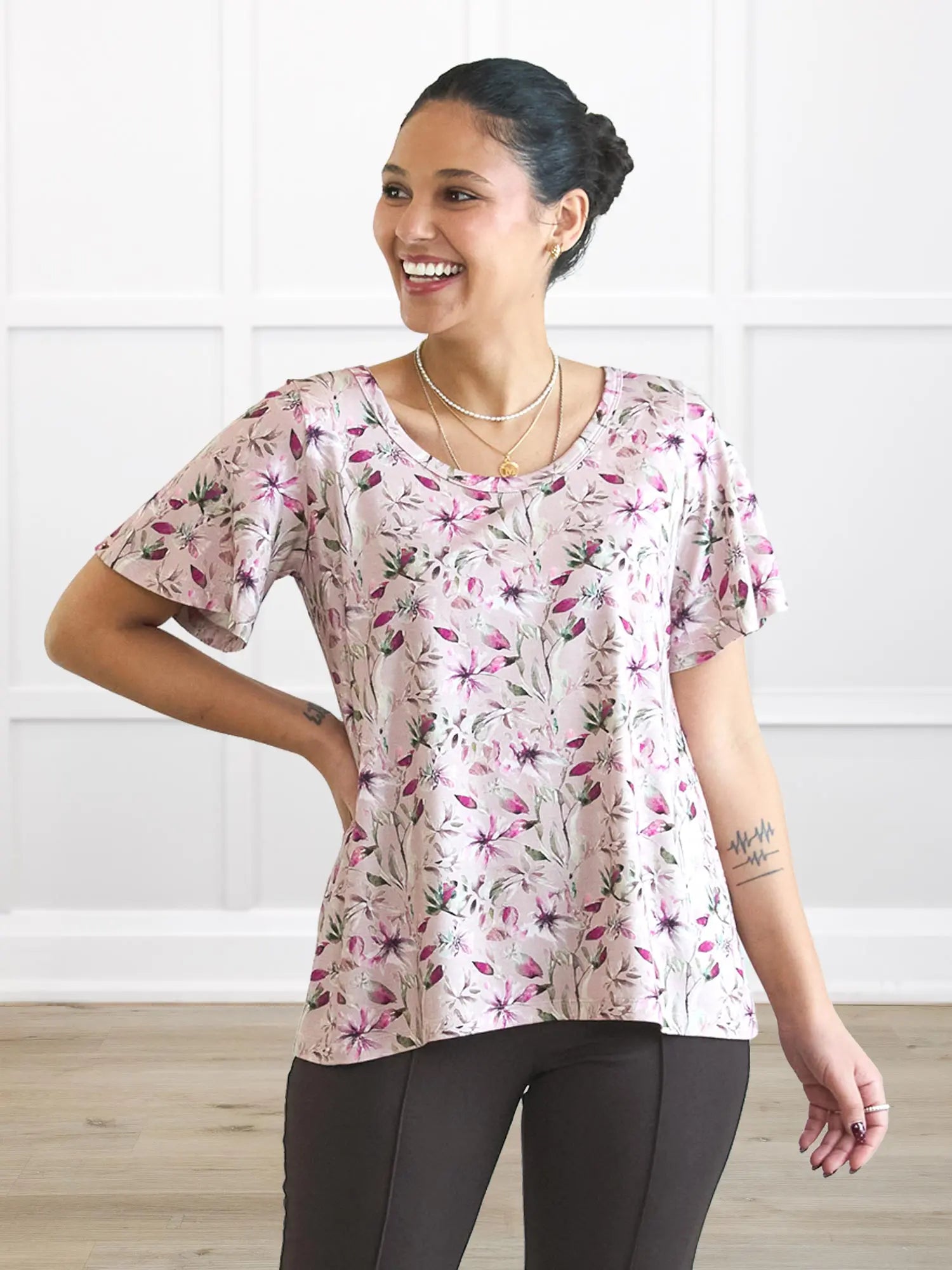 Brielle flutter sleeve top 00 in Wild magnolia on model Meron, size XS @Meron-XS
