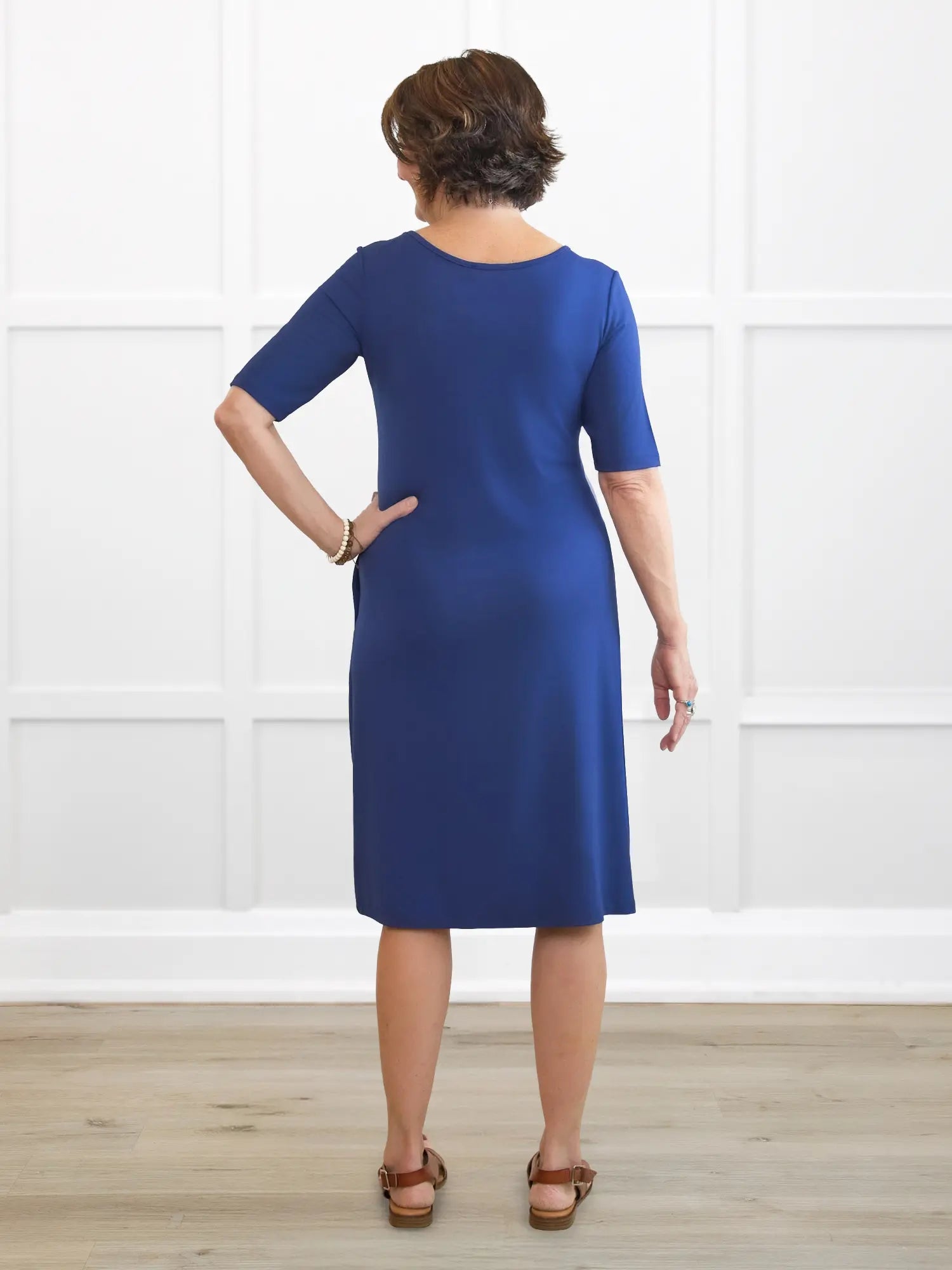 Charlotte half sleeve pocket dress for women in Marine blue on model Donna, size S @Donna-S