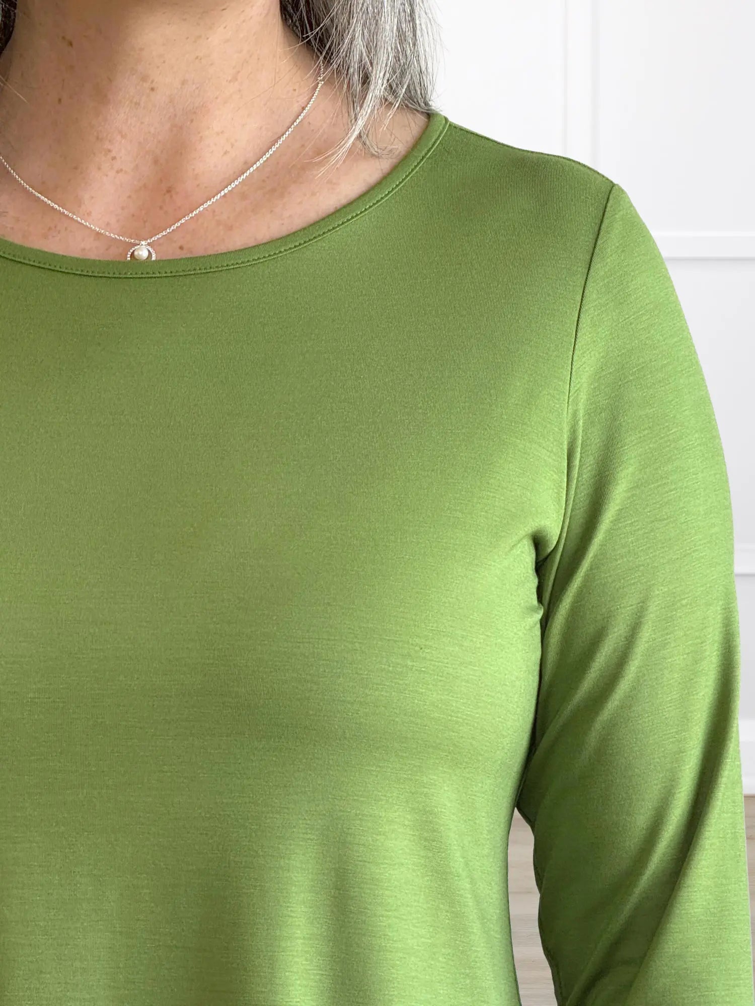 Chris sleeve scoop neck top for women 00 in Moss