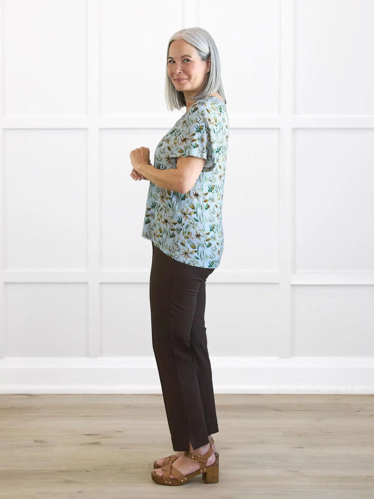 Christal pull on pintuck ankle pant in Dark chocolate on model Kerri, size S Regular @Kerri-S-regular