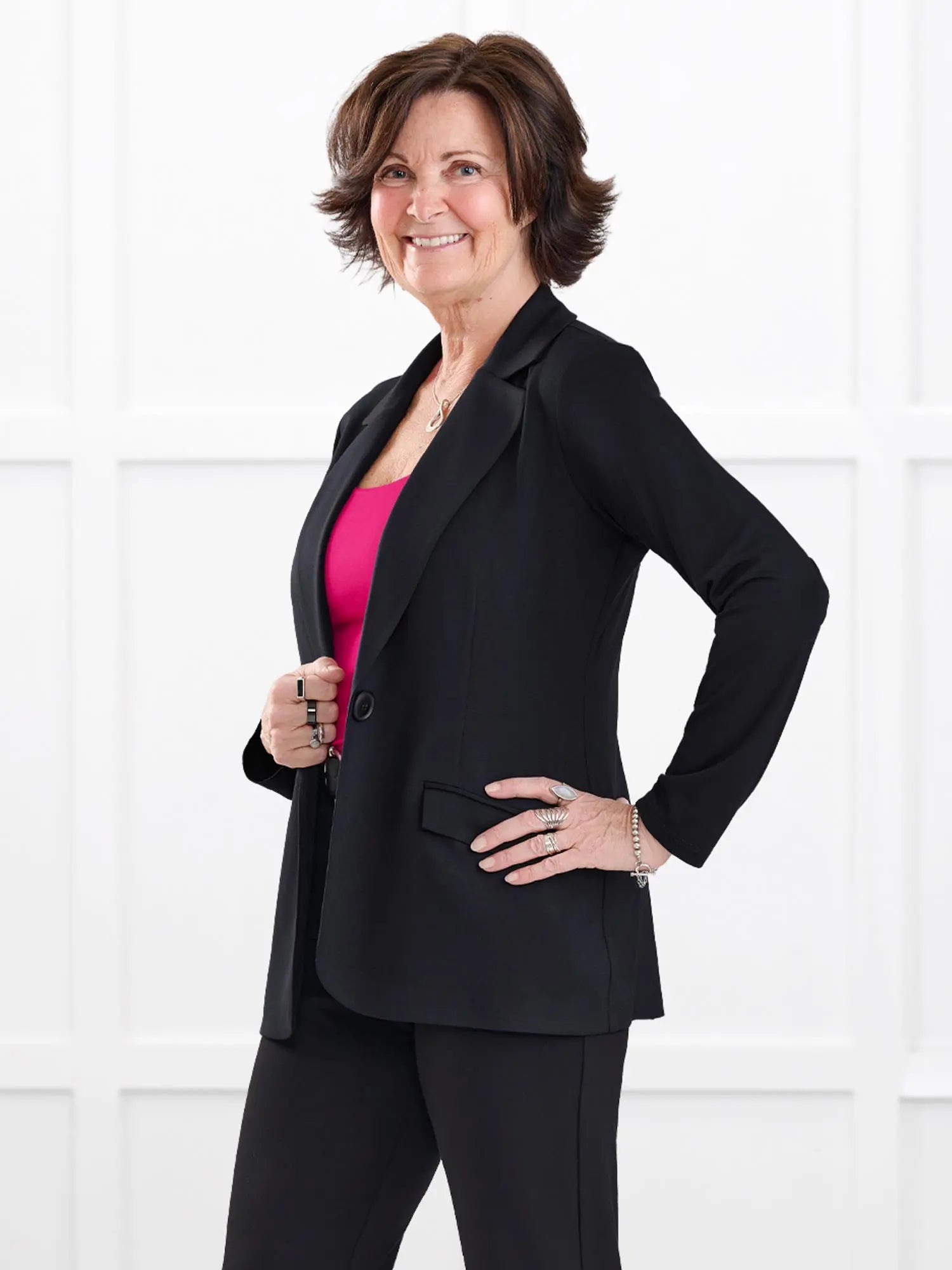 Danica lightweight tailored blazer for women in Black on model Donna, size S Regular @Donna-S-regular