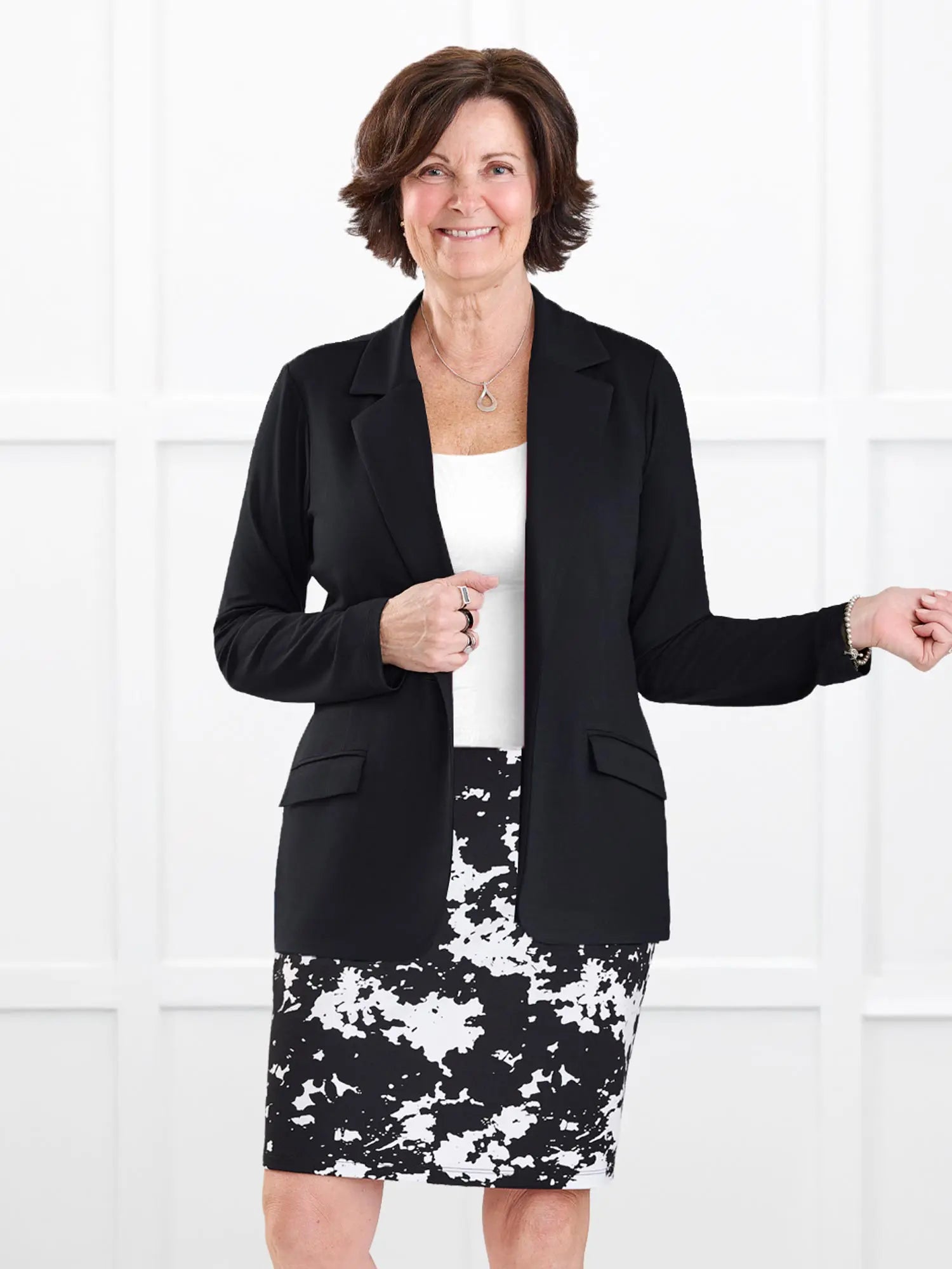 Danica lightweight tailored blazer for women in Black on model Donna, size S Regular @Donna-S-regular