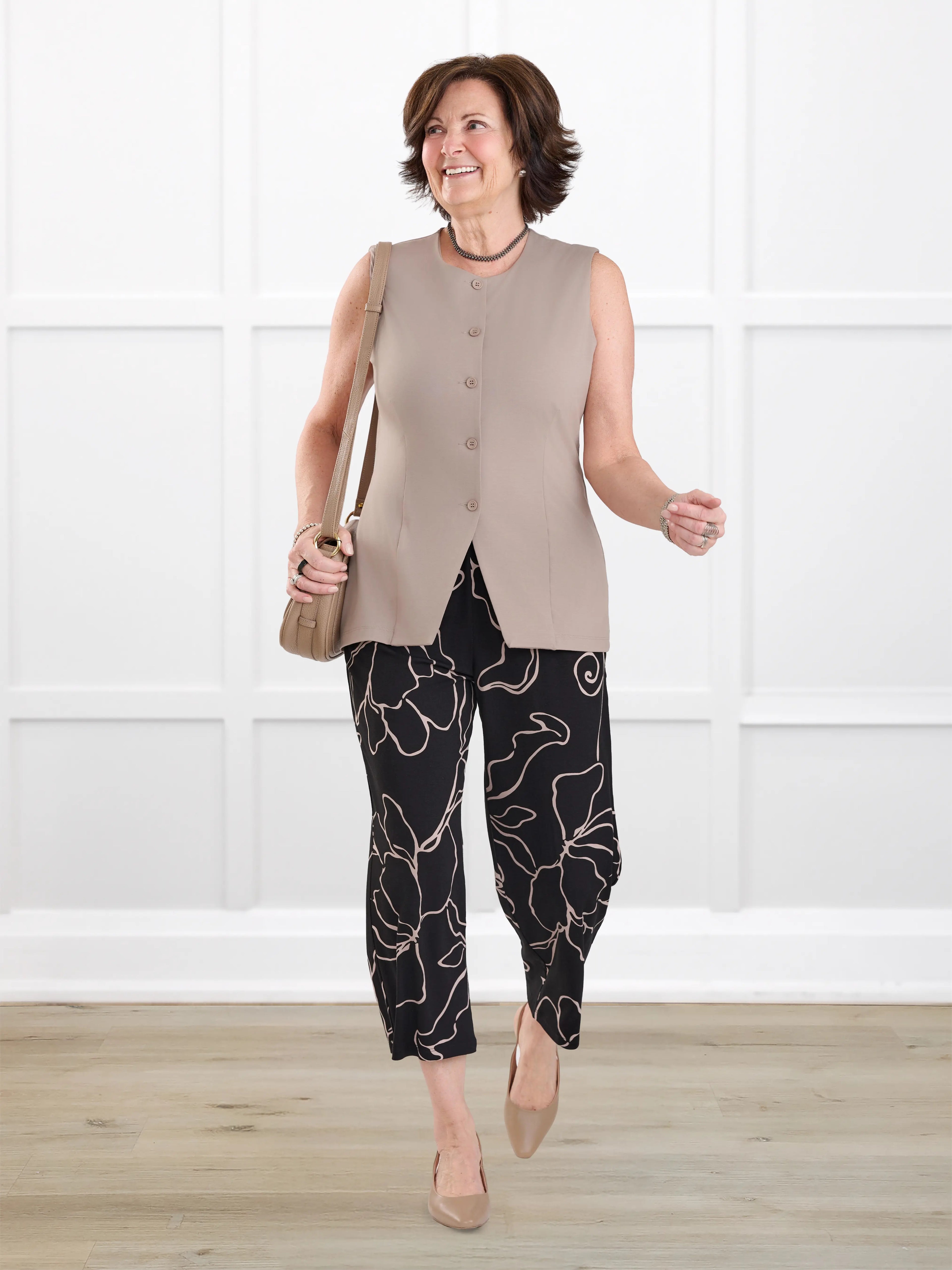 Easton pocket capri for women in Contour floral on model Donna, size S @Donna-S