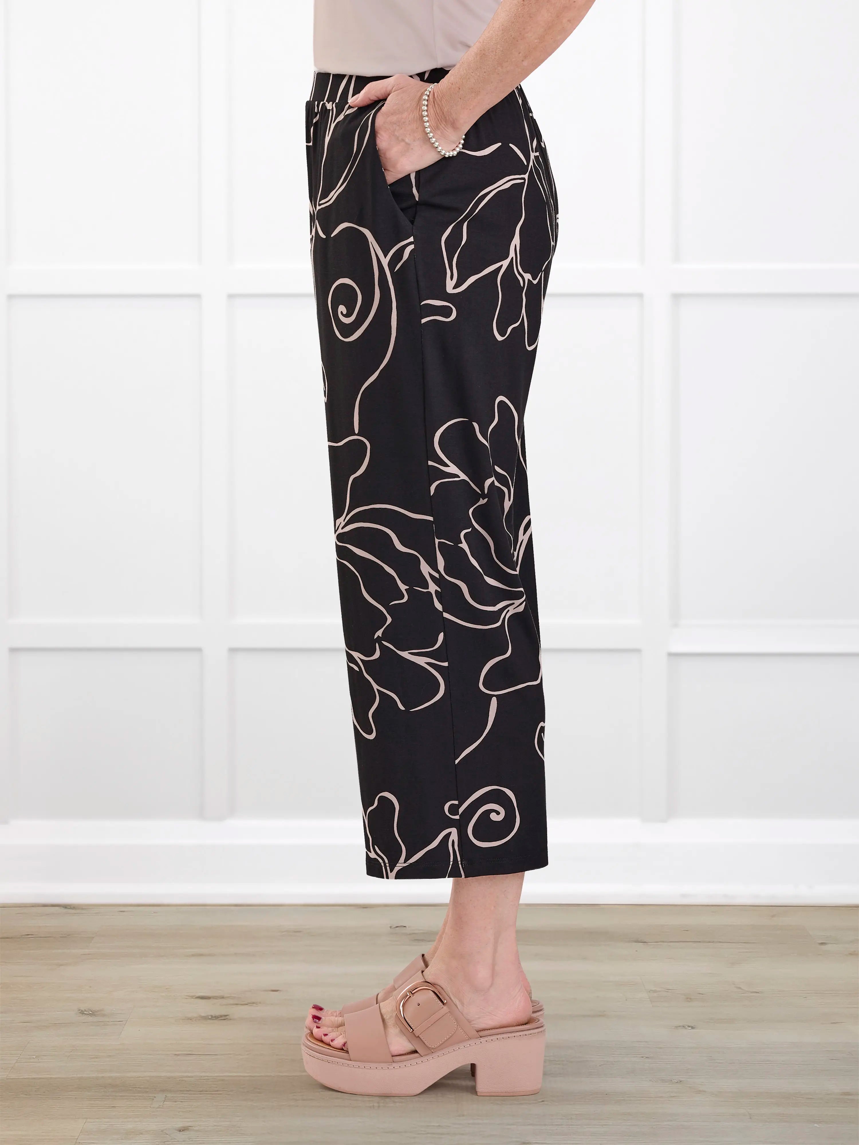 Easton pocket capri for women in Contour floral