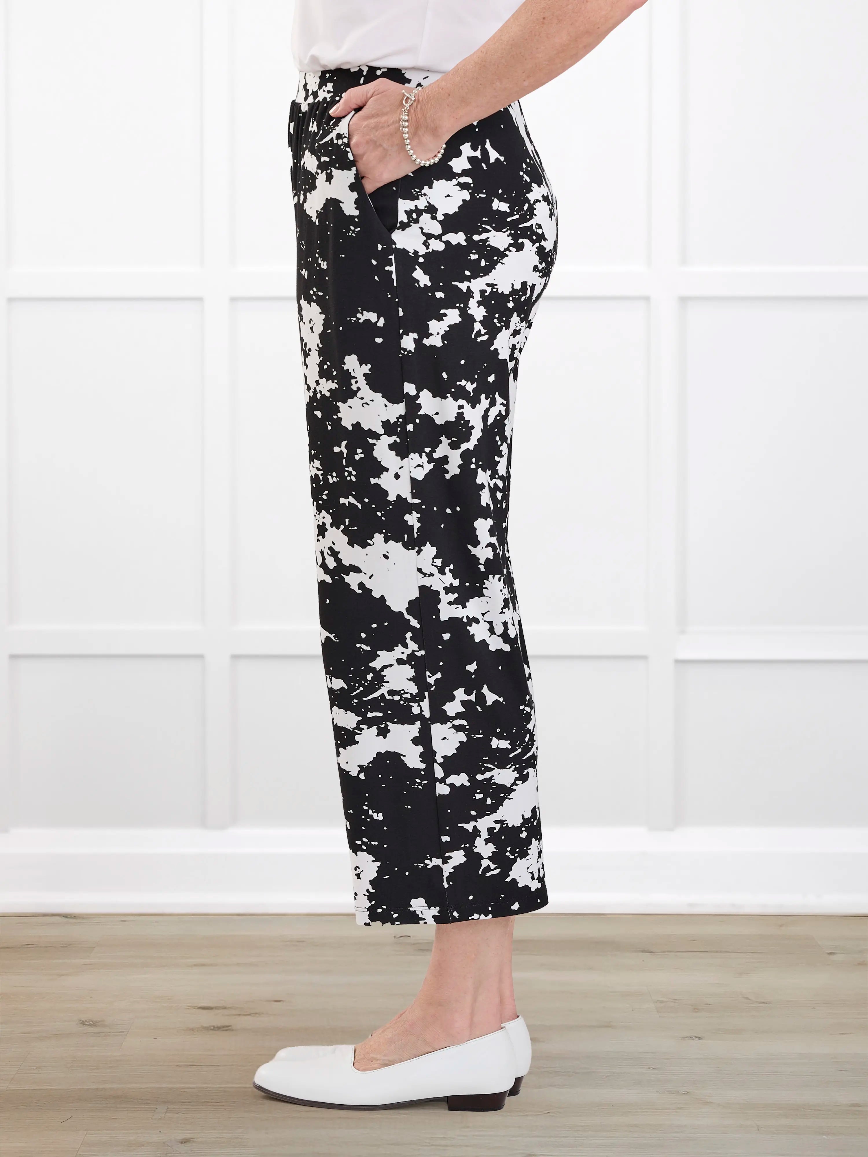 Easton pocket capri for women in Moo’d bloom