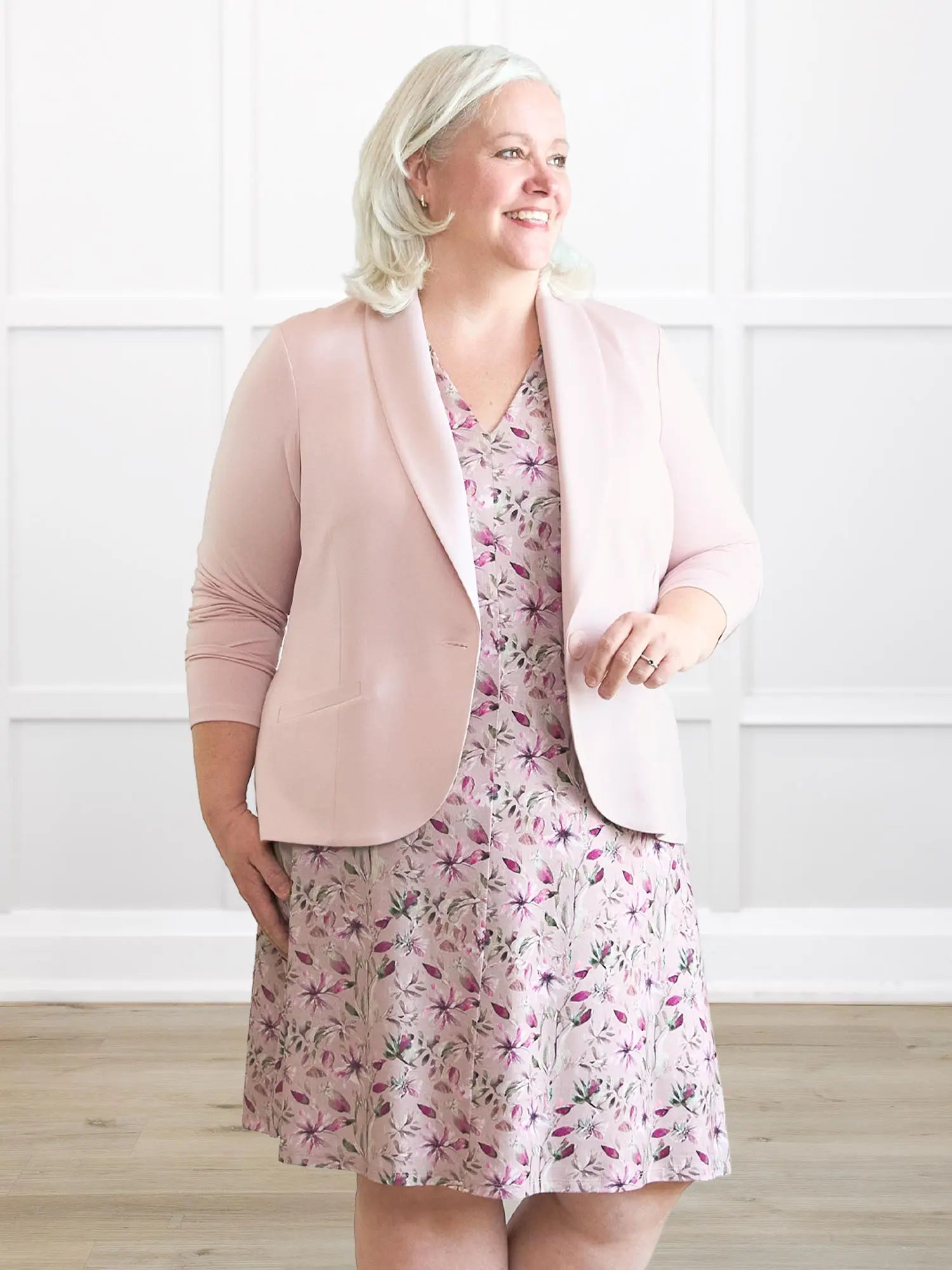 Emily soft stretchy blazer in Ballet pink on model Colleen, size XXL Petite @Colleen-XXL-petite