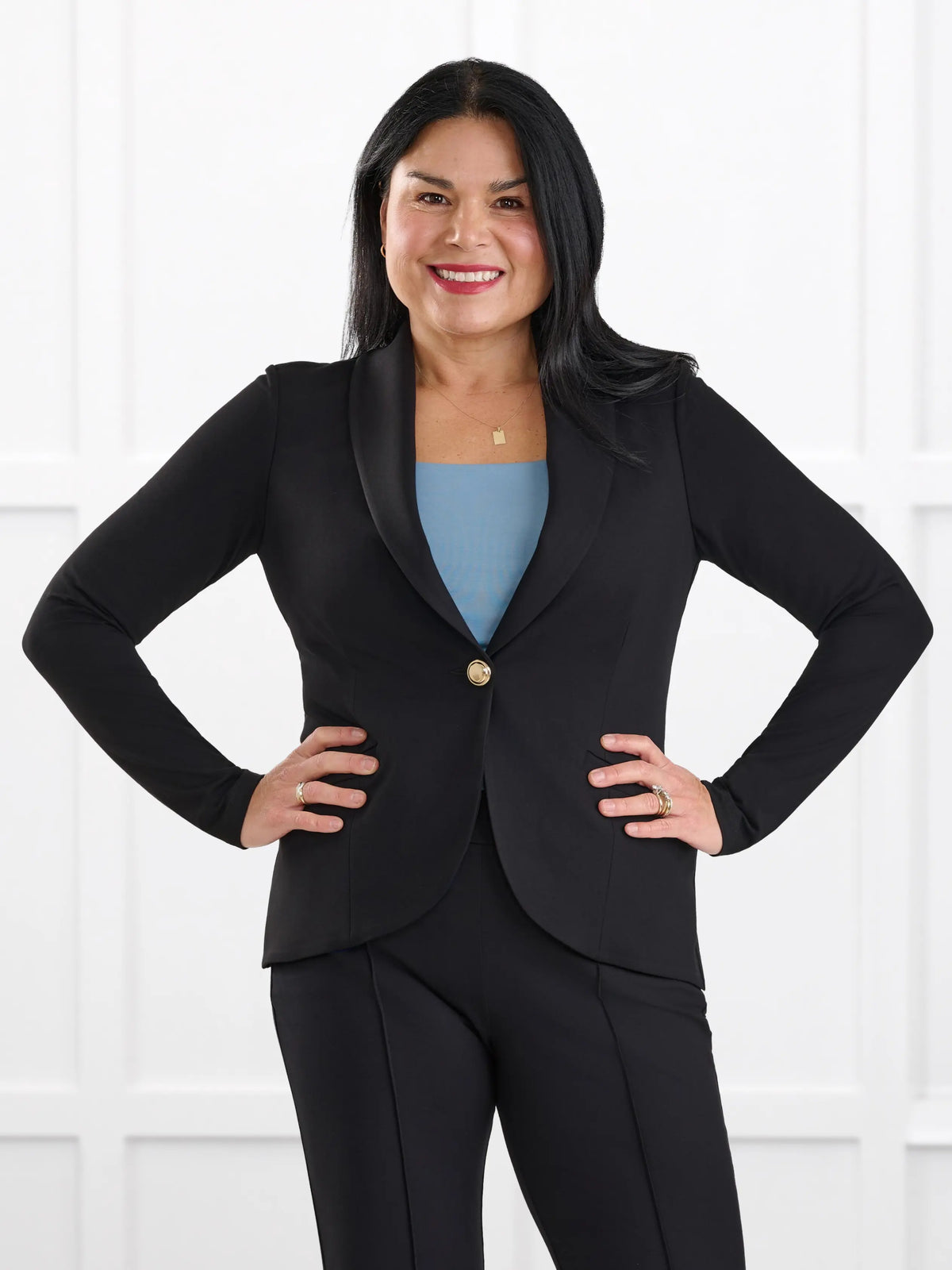 Emily soft stretchy blazer for women in Black gold on model Jenn, size M Regular @Jenn-M-regular