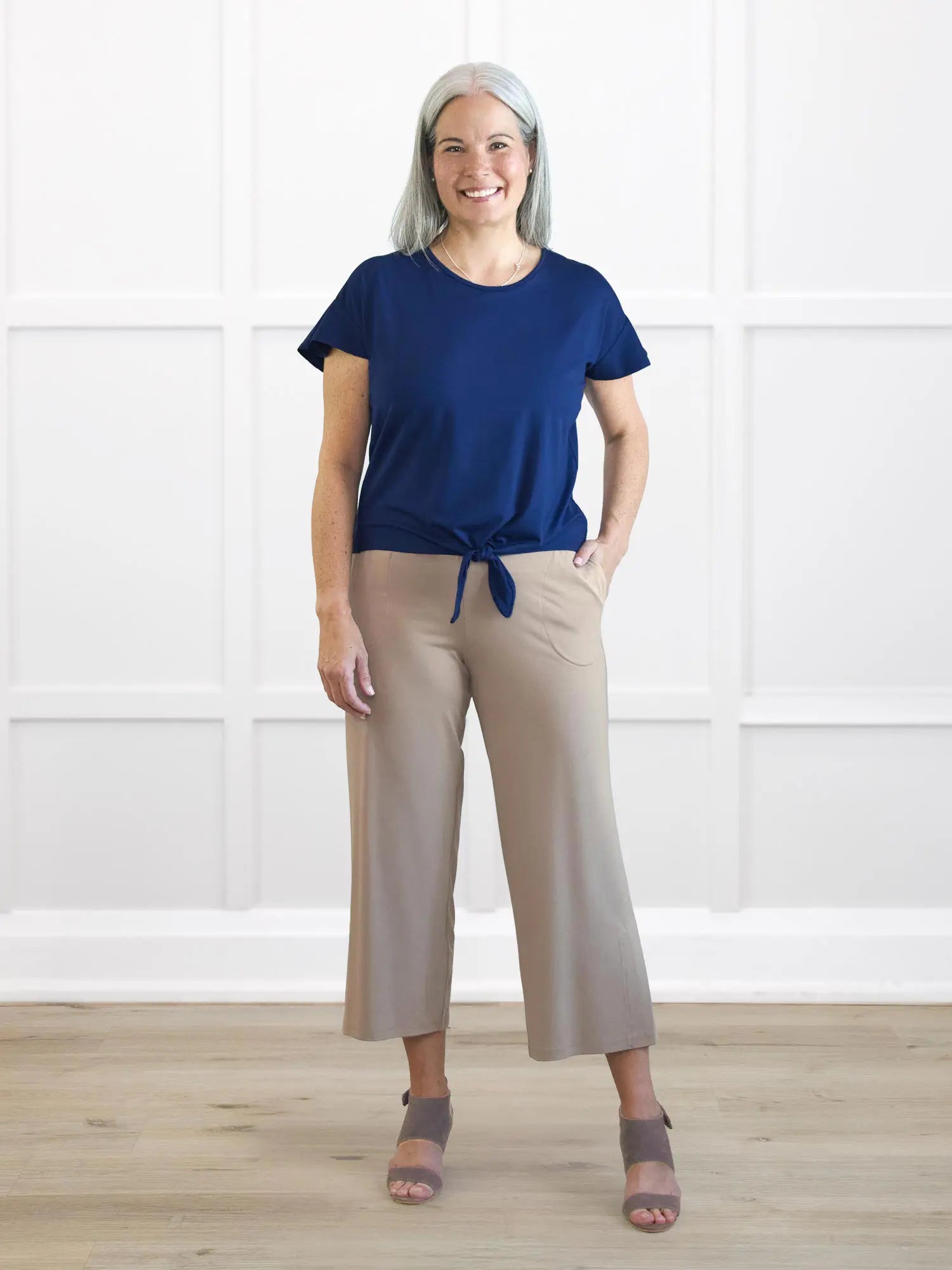 Gabby straight leg pocket capri pant 00 in Portobello on model Kerri, size S Regular @Kerri-S-regular