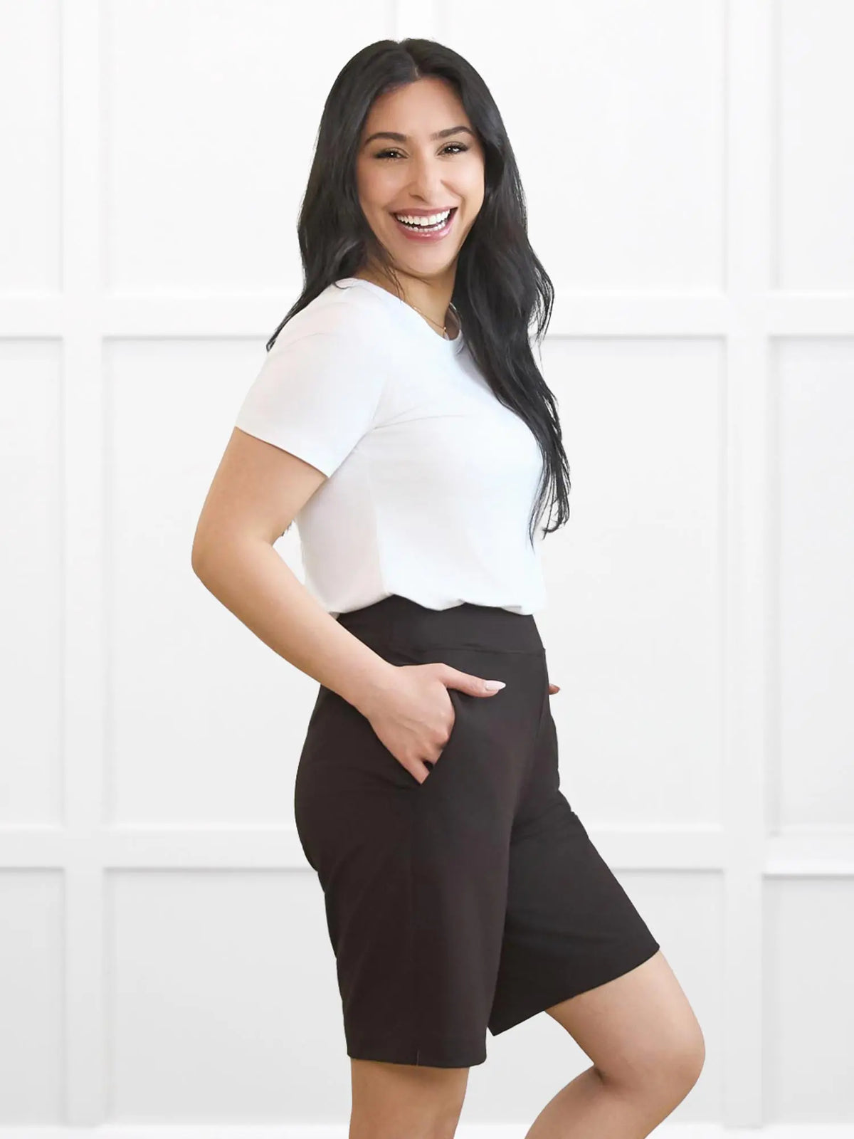 Irelynn bermuda pocket short for women in Dark chocolate on model Yasmine, size XS @Yasmine-XS
