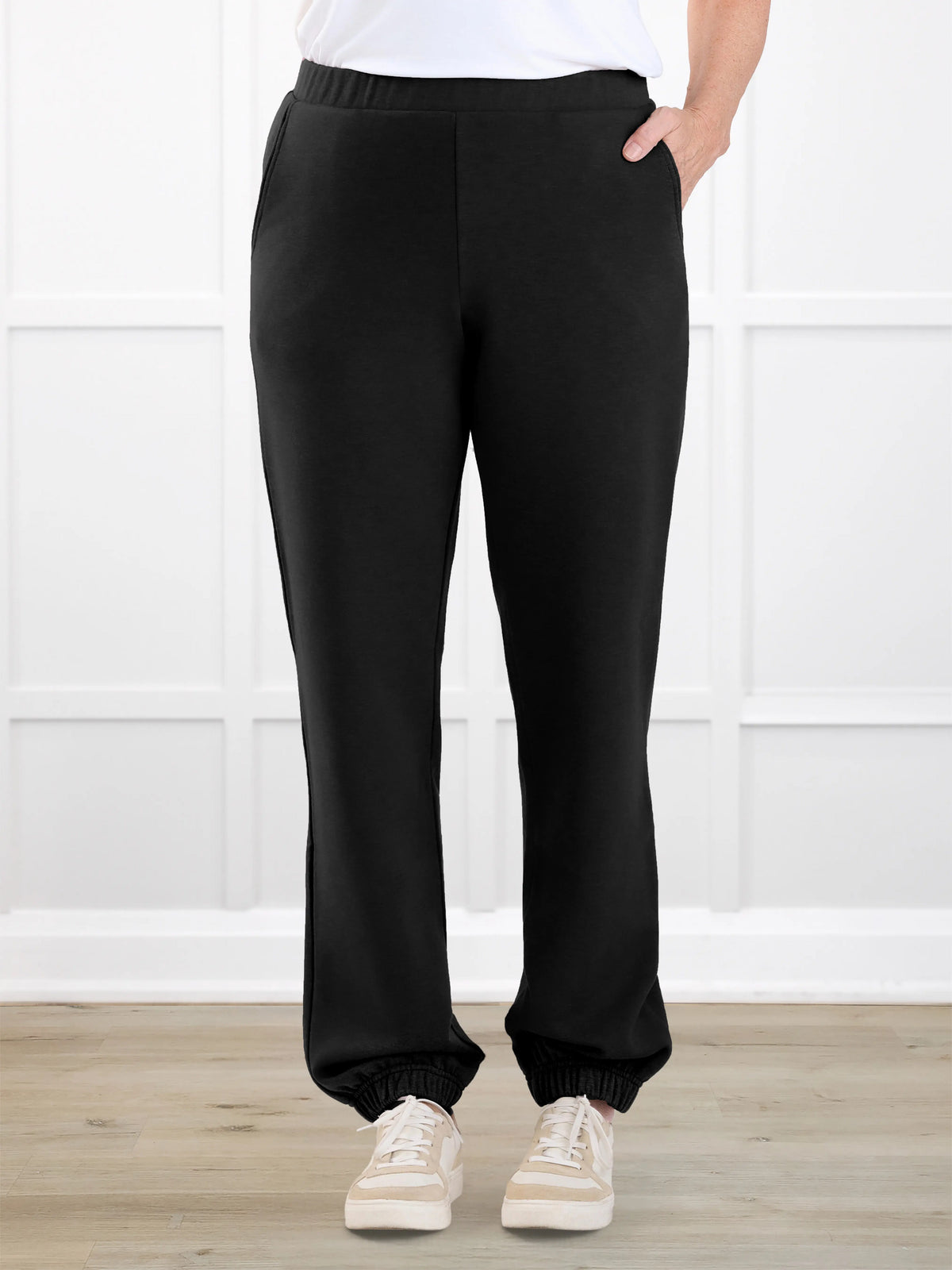 Jaylinn mid rise fleece jogger for women in Black