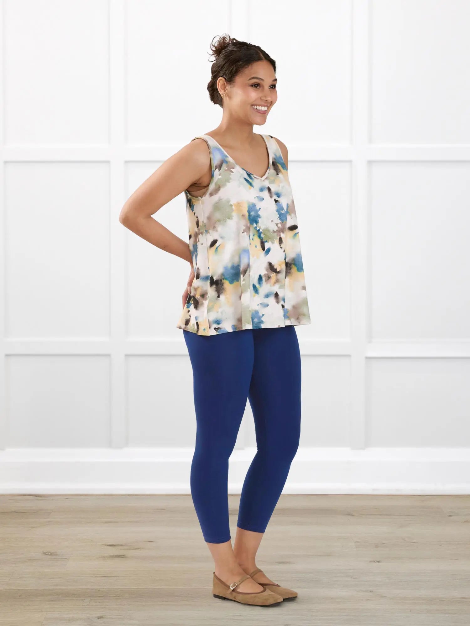 Lisa2 high waisted capri legging for women in Marine on model Meron, size XS @Meron-XS
