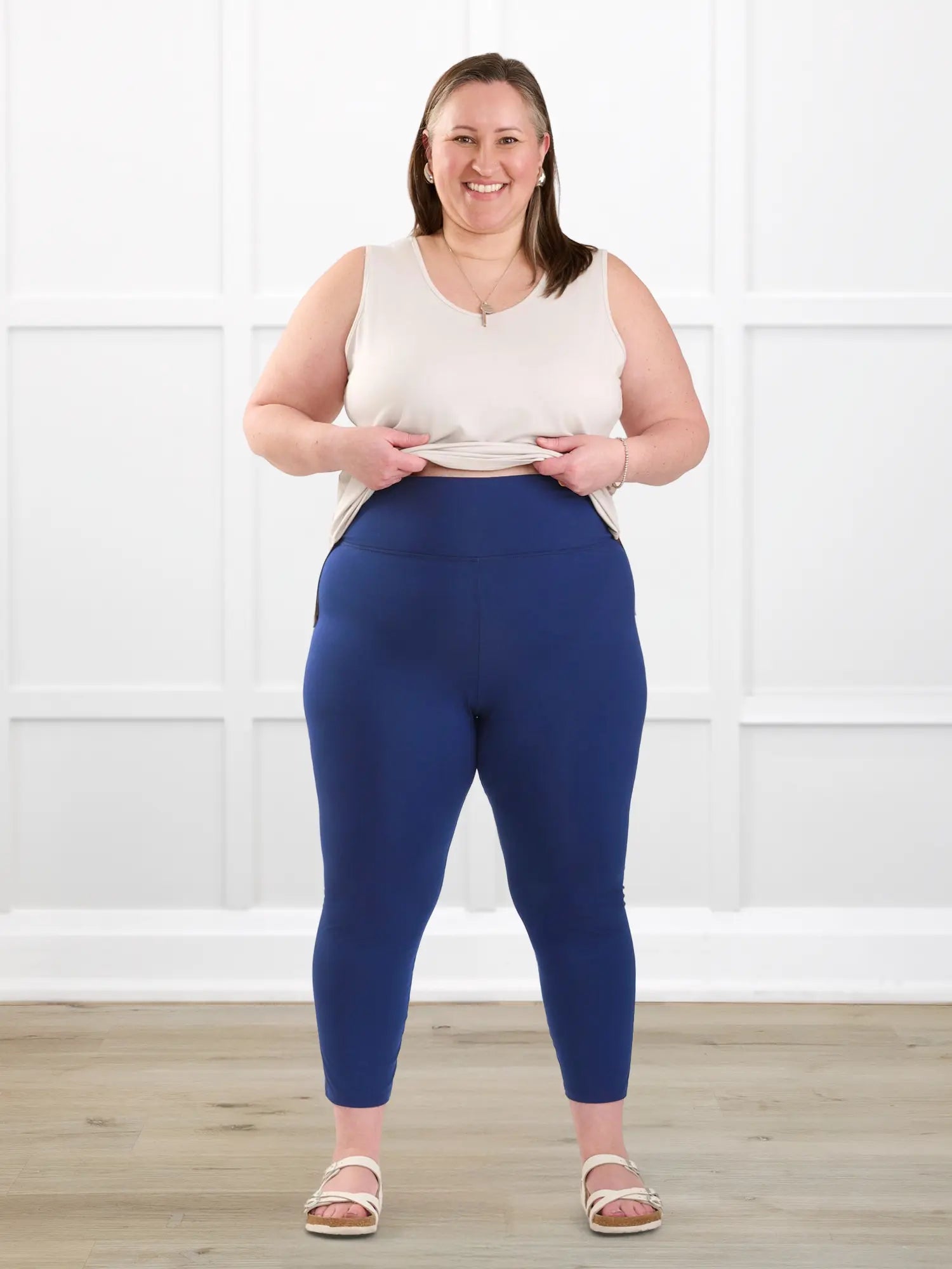 Lisa2 high waisted capri legging for women in Marine on model Cristina, size XXL @Cristina-XXL