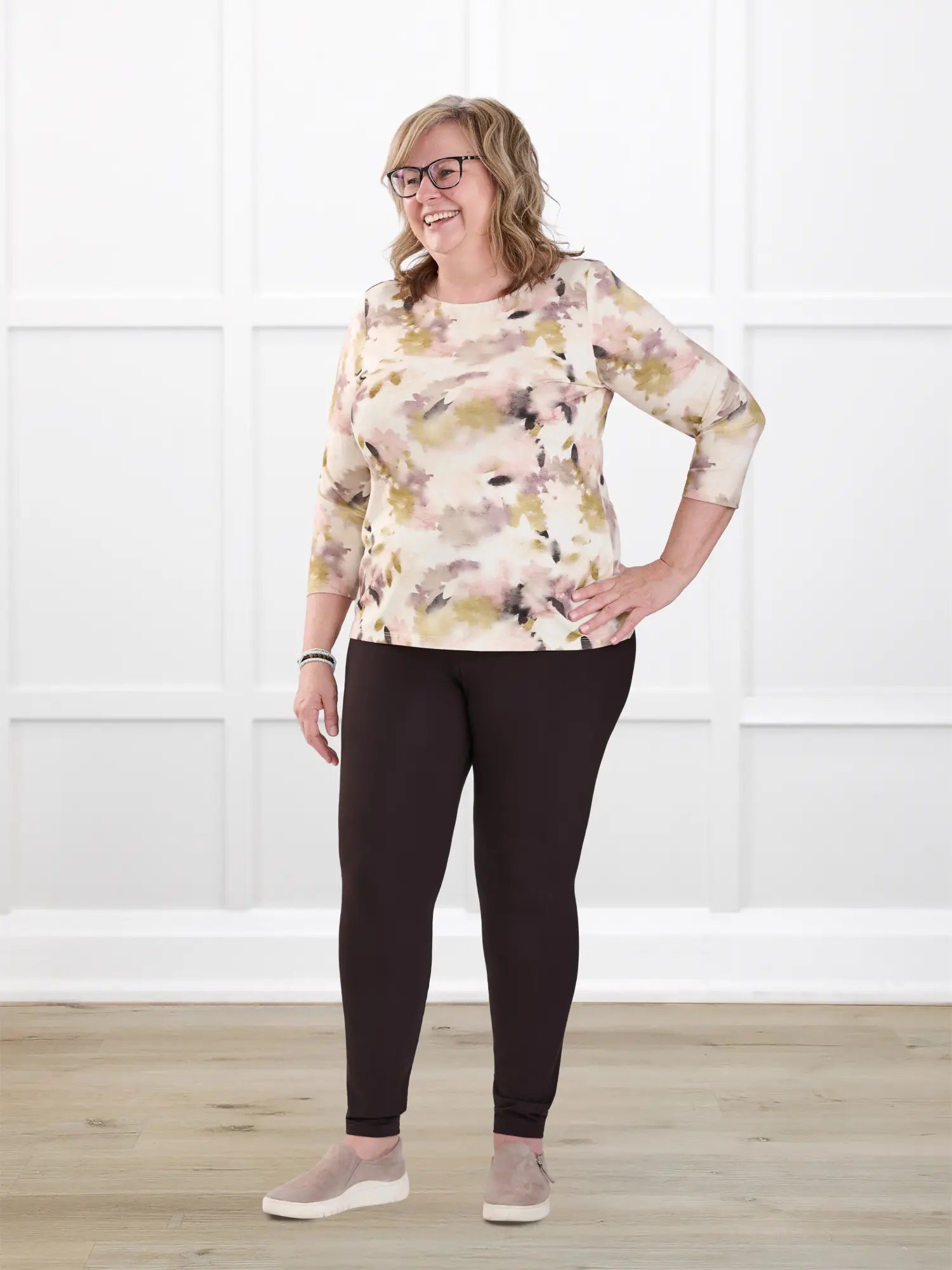 Lisa2 high waisted legging for women in Dark chocolate on model Deb, size XL Regular @Deb-XL-regular