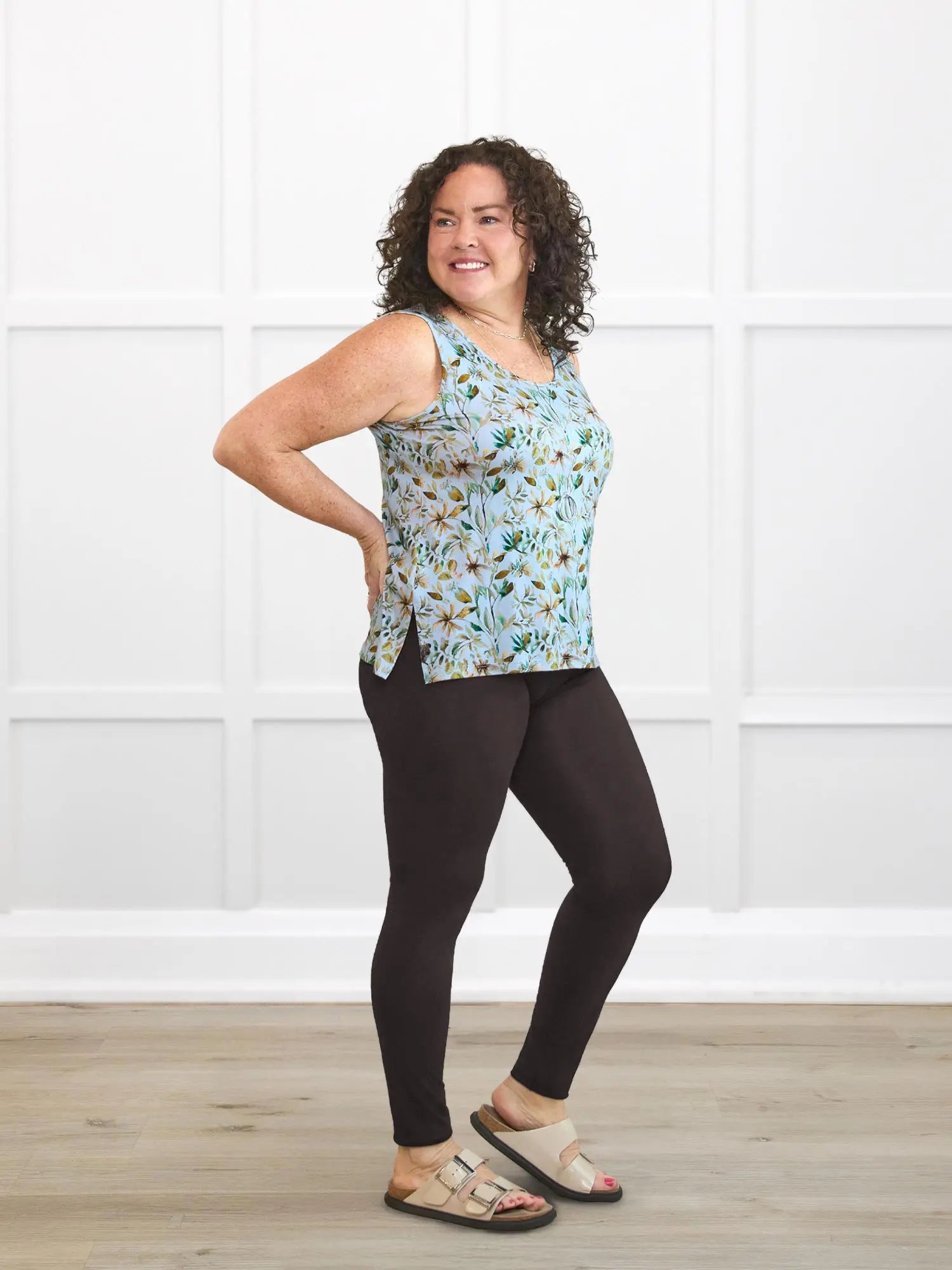 Lucy mid rise legging for women in Dark chocolate on model Kerri, size M @Kerri-M