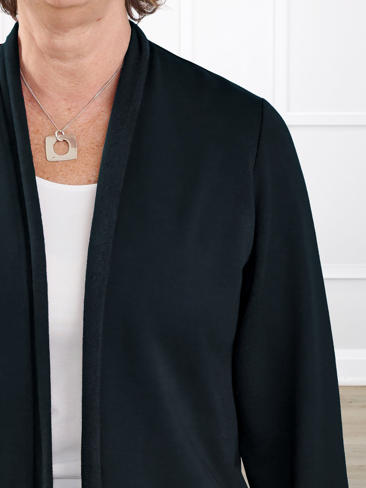Montana fleece pocket cardigan for women in Black