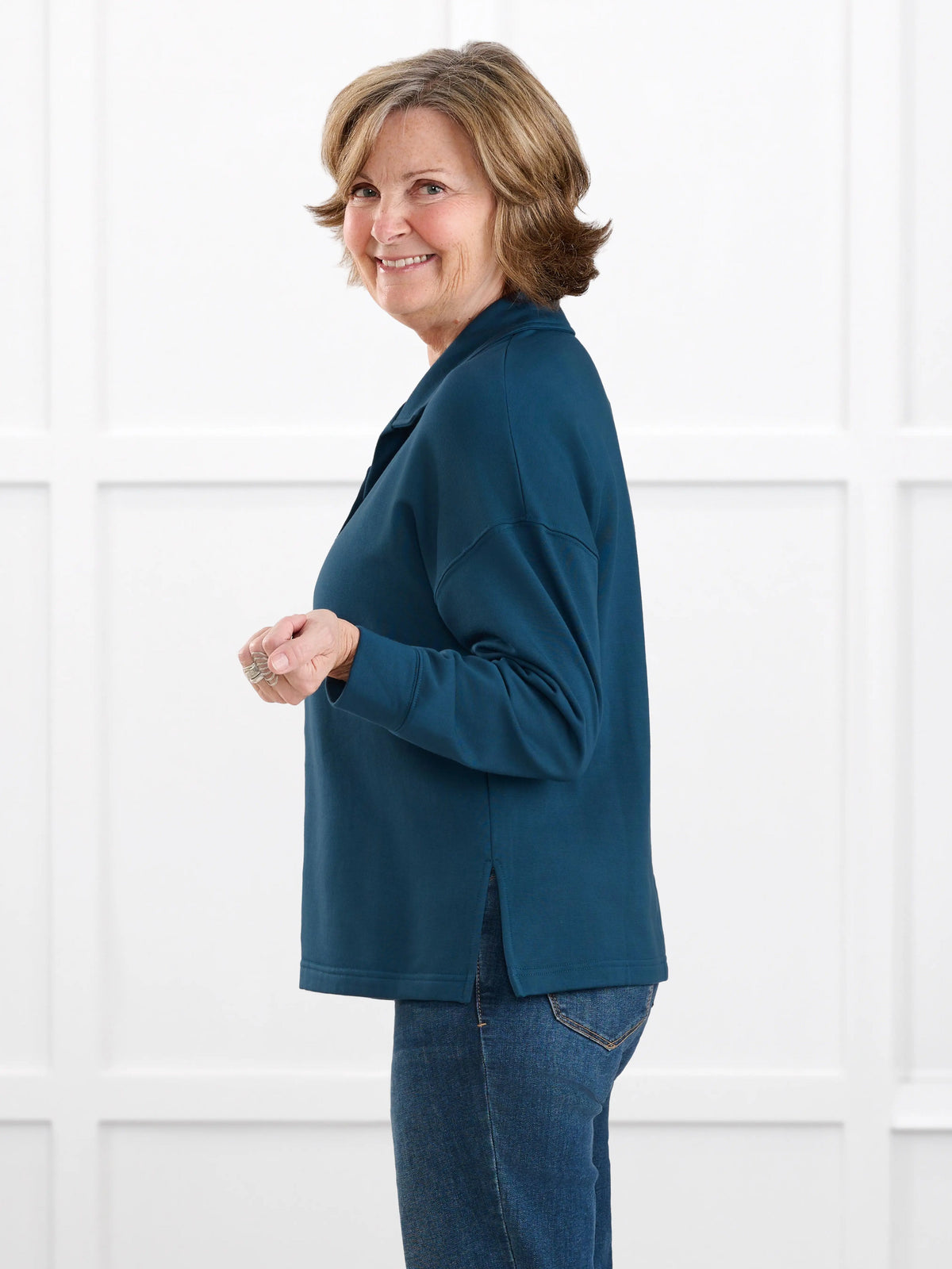 Odell fleece polo sweatshirt for women in Atlantic on model Donna, size S Regular @Donna-S-regular