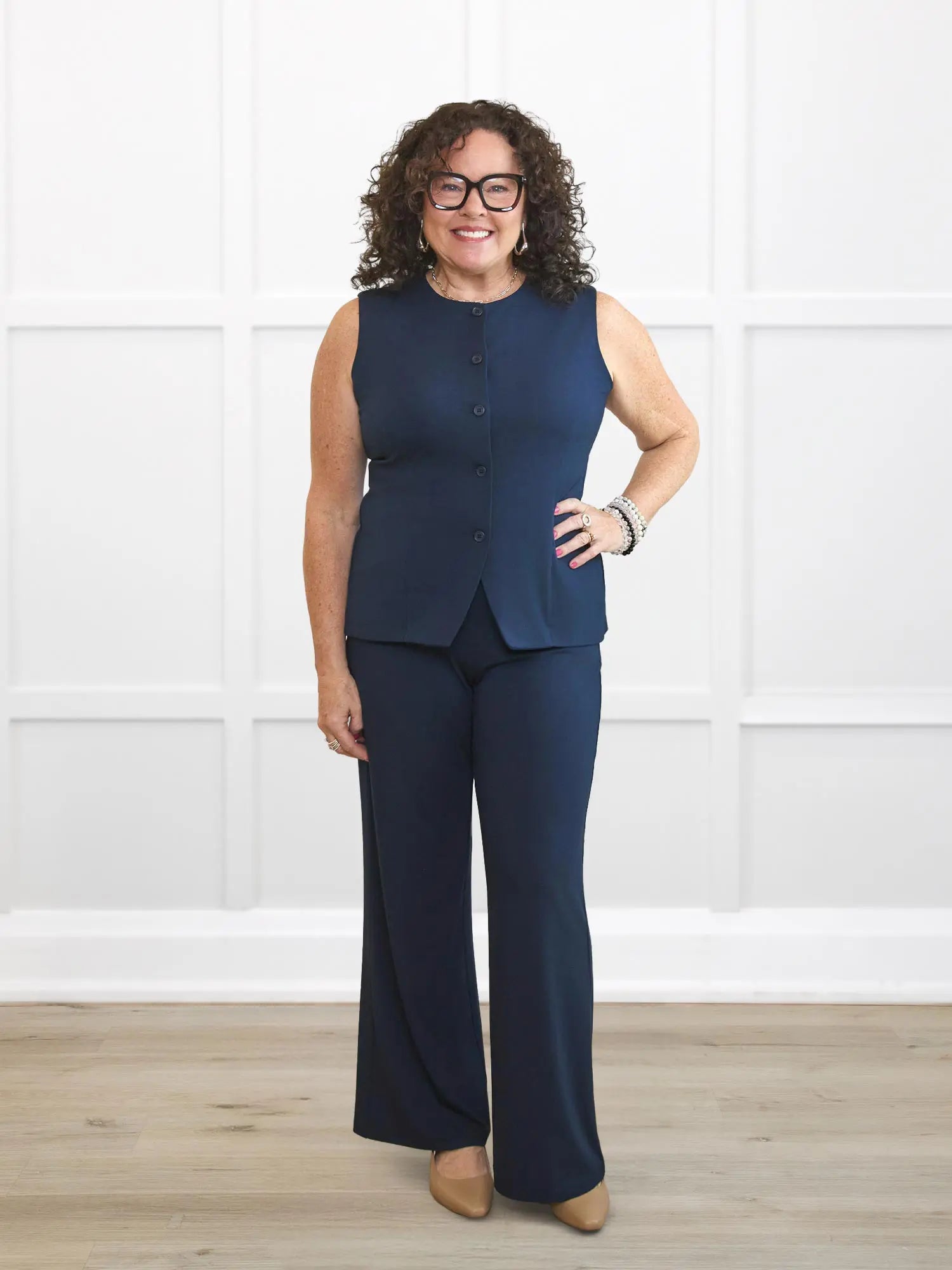 Reed high waisted pant with pockets for women in Navy on model Kerri, size M Petite @Kerri-M-petite