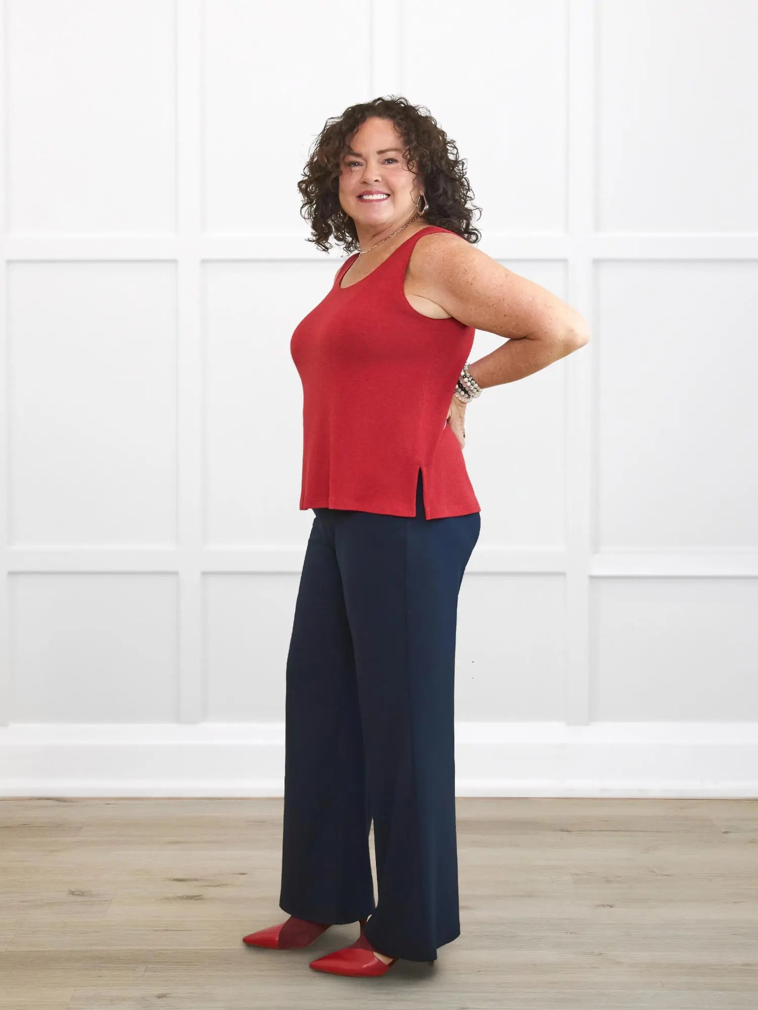 Reed high waisted pant with pockets for women in Navy on model Kerri, size M Petite @Kerri-M-petite