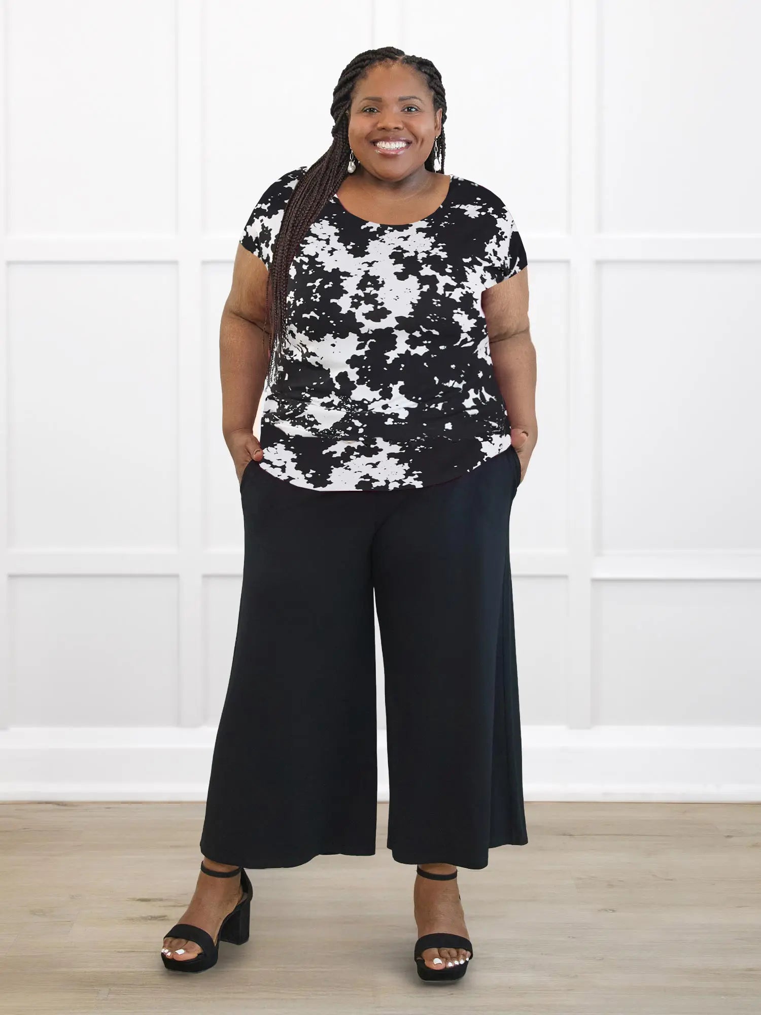 Rio reversible neckline dolman tee in Moo’d bloom on model Kimesha, size 3X @Kimesha-3x