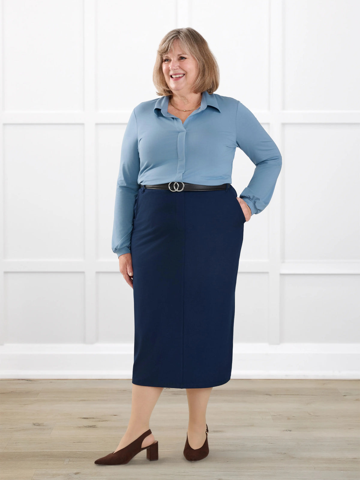 Rubina midi pencil skirt with pockets for women in Navy on model Laurie, size XXL @Laurie-XXL
