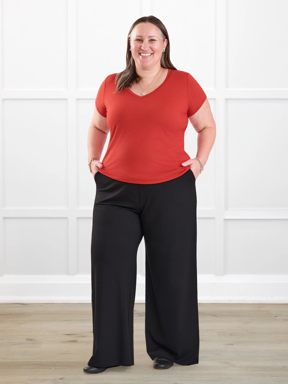 Samara wide leg pocket pant for women in Black on model Cristina, size XXL Petite @Cristina-XXL-petite