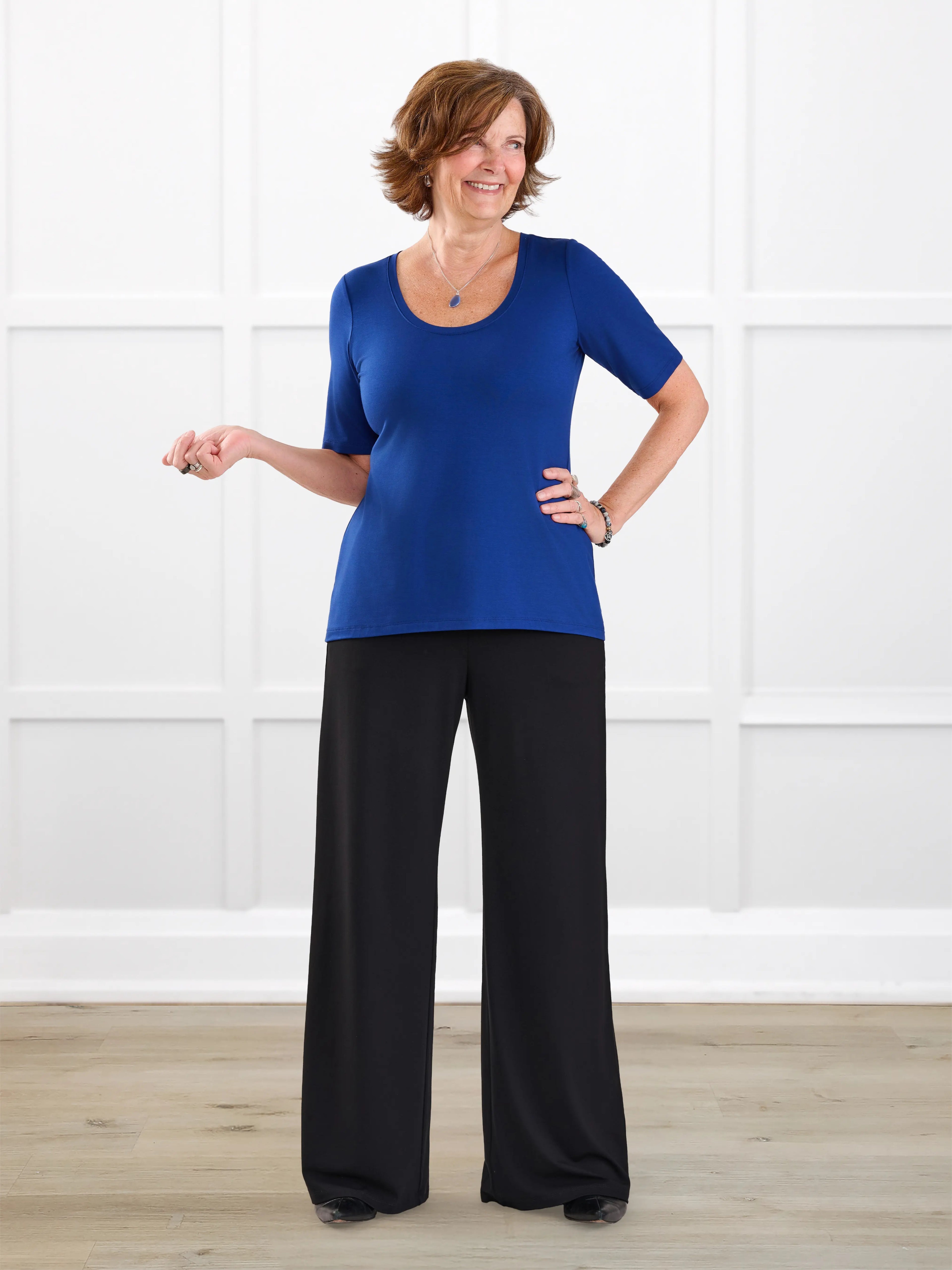 Samara wide leg pocket pant for women in Black on model Donna, size S Regular @Donna-S-regular