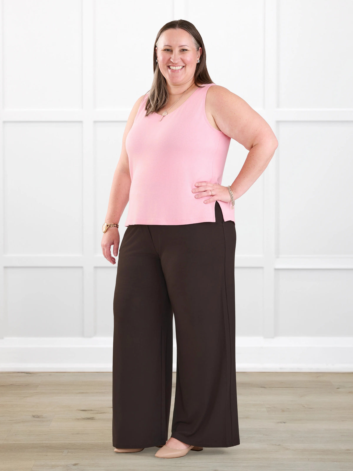 Samara wide leg pocket pant for women in Dark chocolate on model Cristina, size XXL Petite @Cristina-XXL-petite