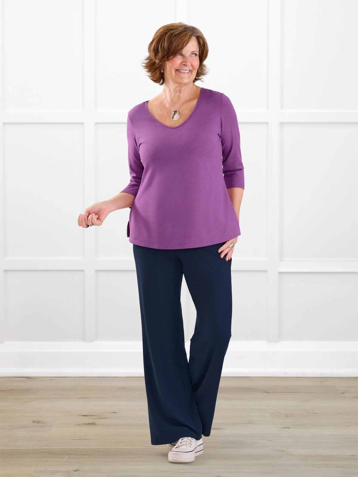 Samara wide leg pocket pant for women in Navy on model Donna, size S Regular @Donna-S-regular