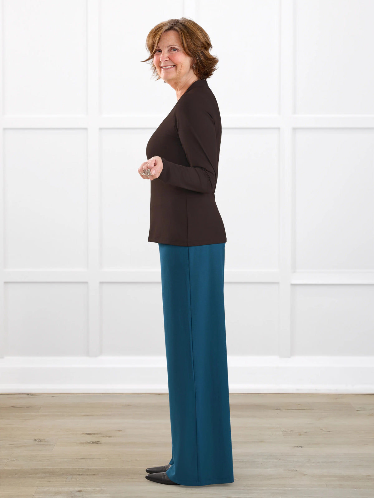Samara wide leg pocket pant for women in Atlantic on model Donna, size S Regular @Donna-S-regular
