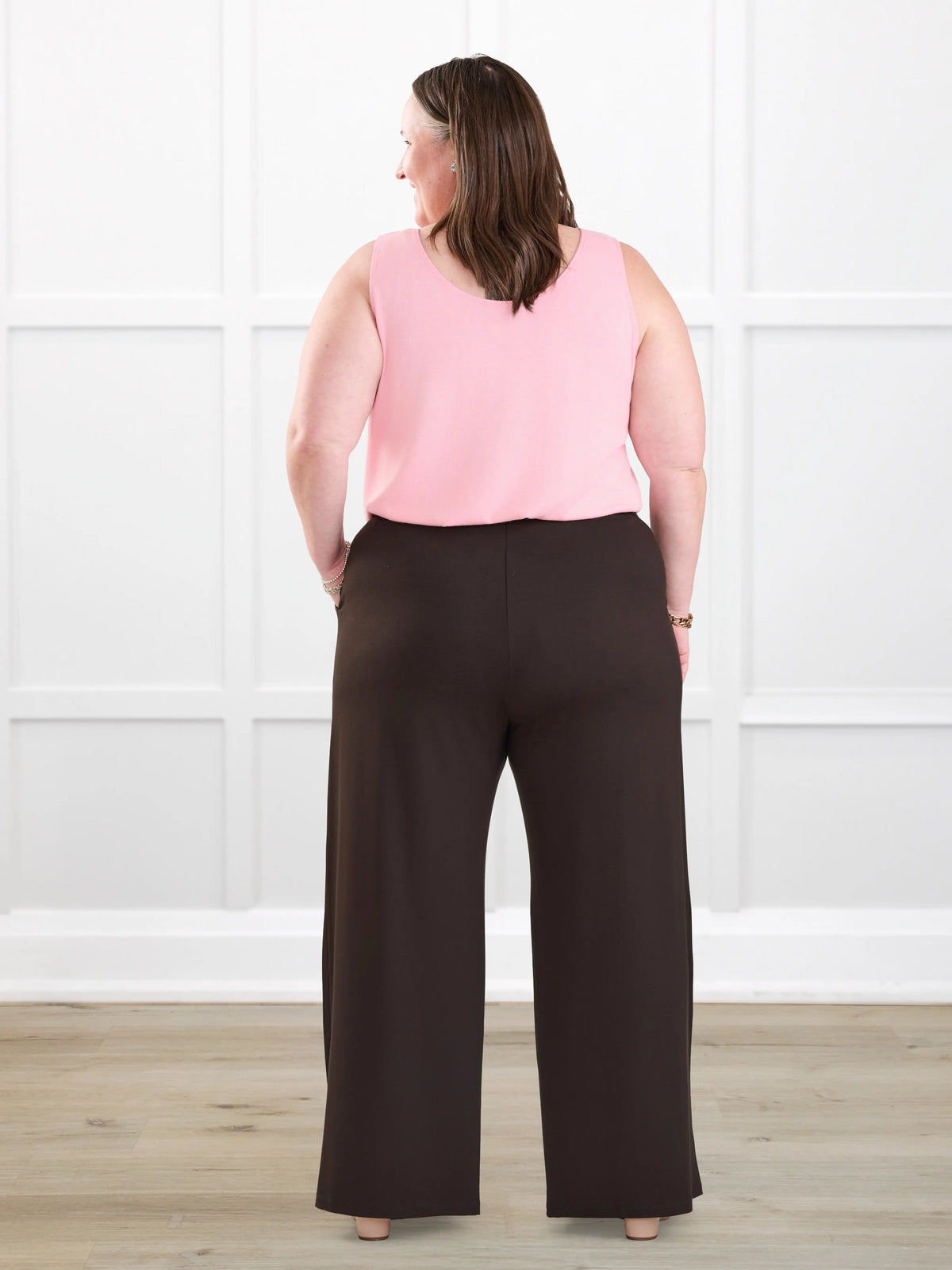 Samara wide leg pocket pant for women in Dark chocolate on model Cristina, size XXL Petite @Cristina-XXL-petite