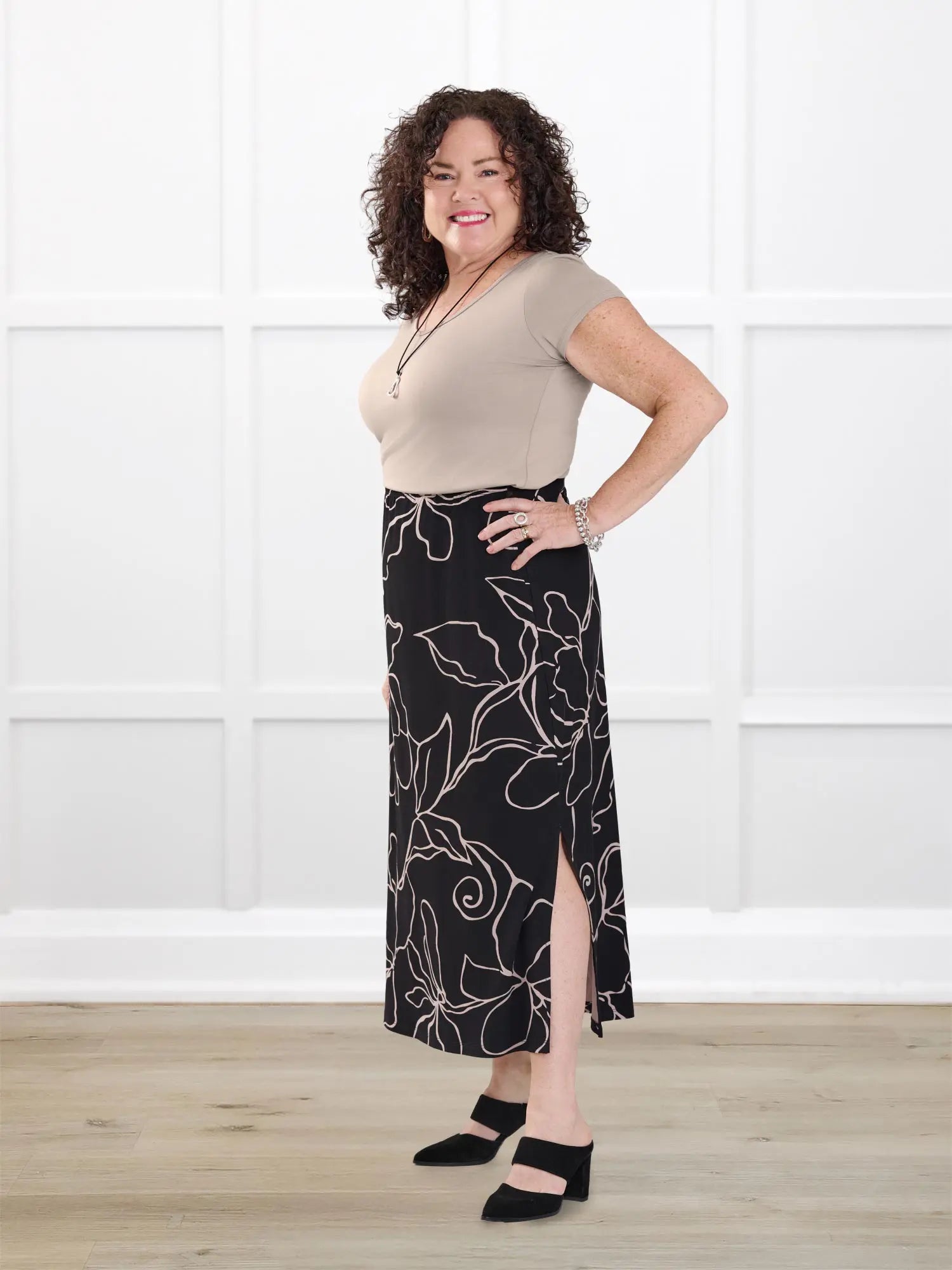 Shirley midi pocket skirt for women in Contour floral on model Kerri, size M @Kerri-M