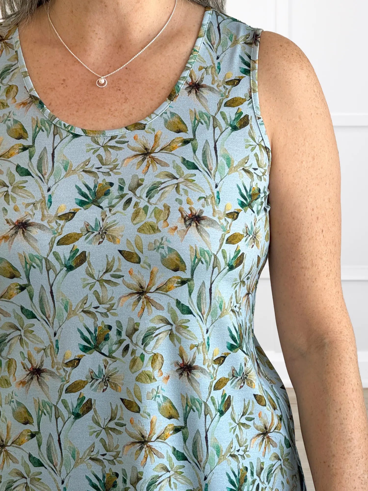 Shyanne reversible neckline side slit tank 00 in Forest veil