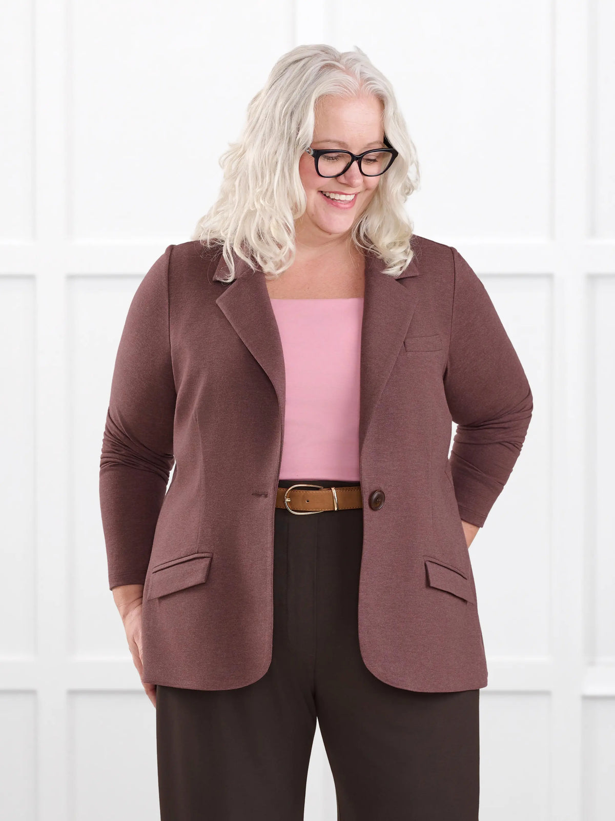 Sienna stretchy girlfriend blazer for women in Brown melange on model Colleen, size XXL @Colleen-XXL