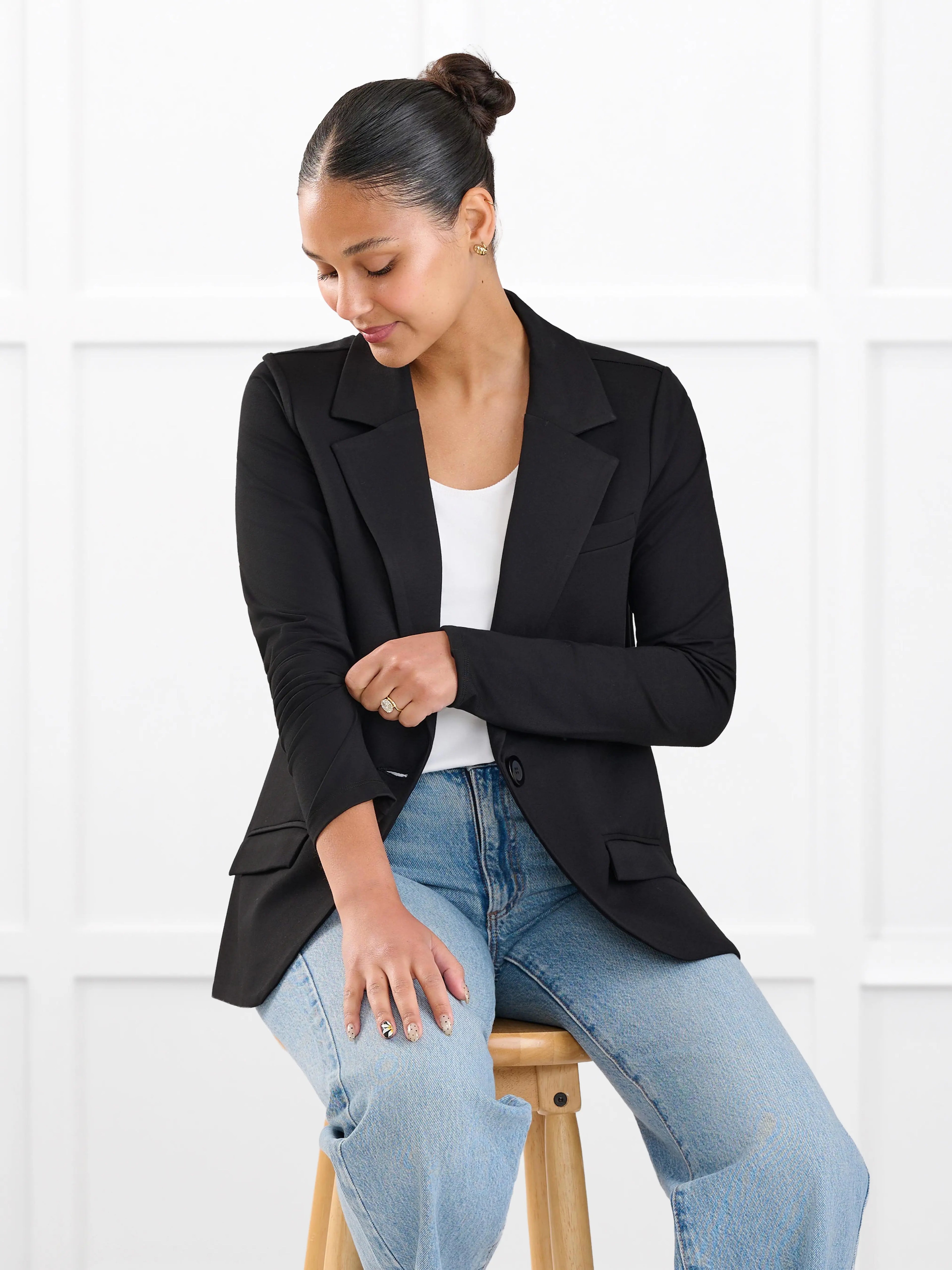 Sienna stretchy girlfriend blazer for women in Black on model Meron, size XS @Meron-XS