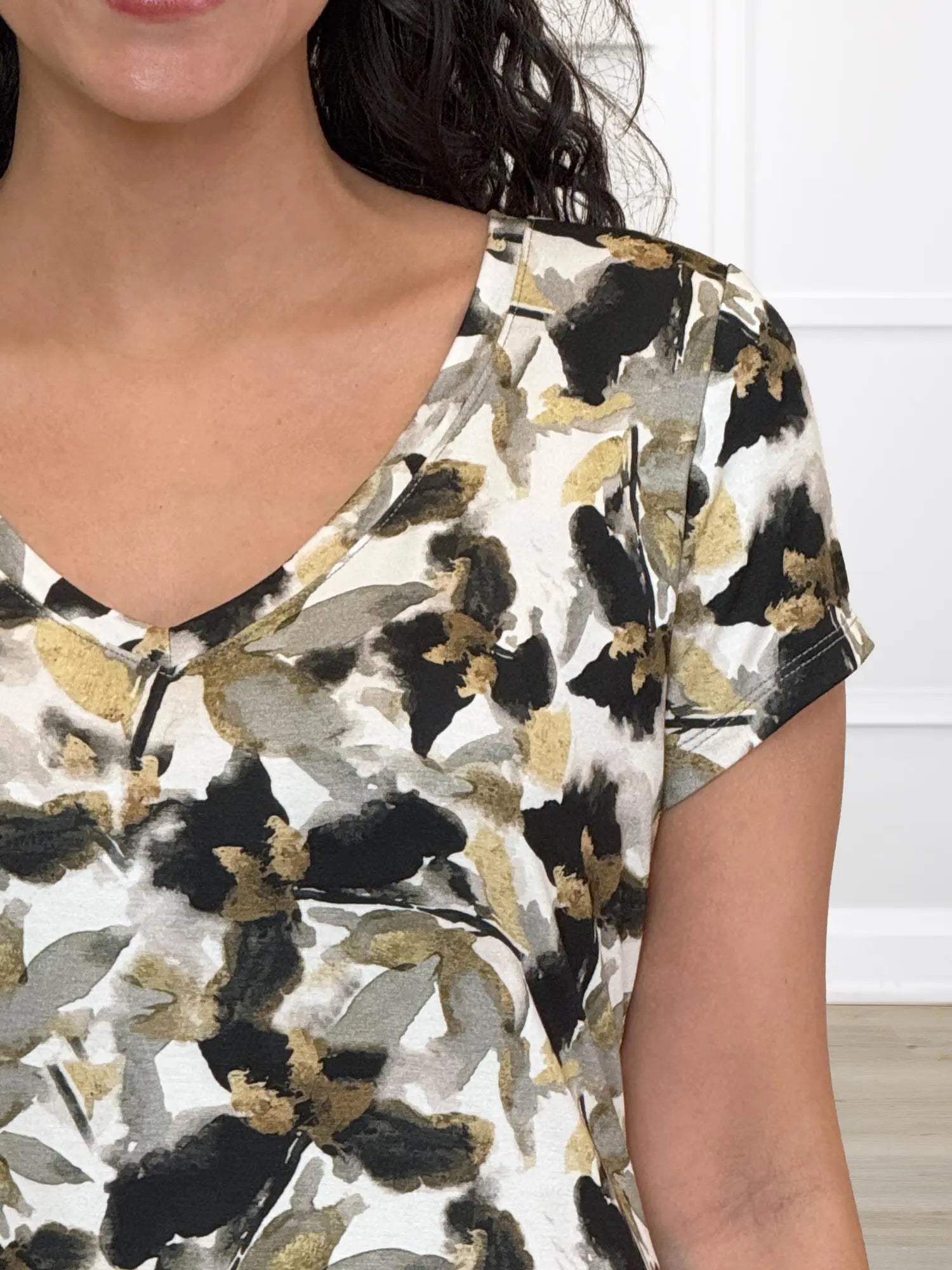 Sutton v neck classic tee for women in Gold leaf