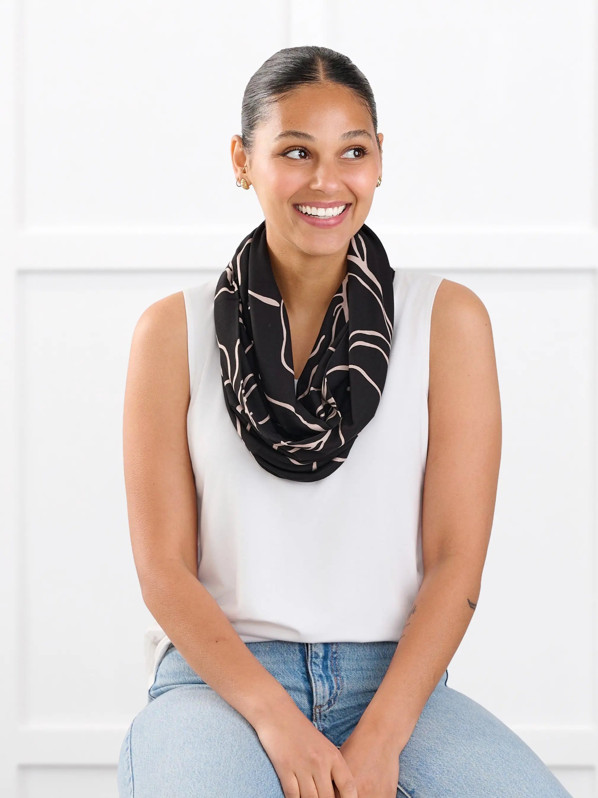 Taraji infinity scarf for women in Contour floral